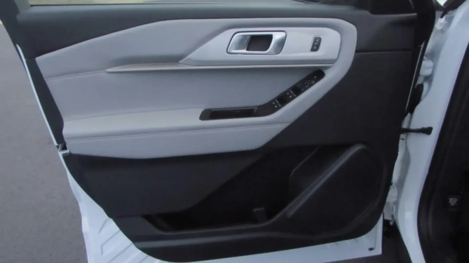 2026 /Space Gray Ford Explorer Active (1FMUK8DH0TG) with an 2.3L EcoBoost I-4 engine, Automatic transmission, located at 12836 Highway 21, De Soto, MO, 63020, (636) 337-7777, 38.151867, -90.575615 - **Embrace Adventure with the 2026 Ford Explorer at Pettus Ford De Soto**<br /> <br /> Are you ready to elevate your family adventures or weekend getaways? Look no further than the stunning 2026 Ford Explorer Active available now at Pettus Ford De Soto. This SUV perfectly blends style, space, and fun - Photo#11