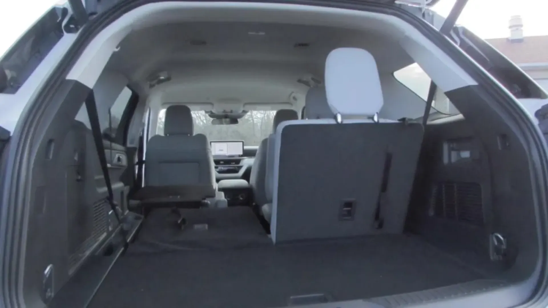 2026 /Space Gray Ford Explorer Active (1FMUK8DH0TG) with an 2.3L EcoBoost I-4 engine, Automatic transmission, located at 12836 Highway 21, De Soto, MO, 63020, (636) 337-7777, 38.151867, -90.575615 - **Embrace Adventure with the 2026 Ford Explorer at Pettus Ford De Soto**<br /> <br /> Are you ready to elevate your family adventures or weekend getaways? Look no further than the stunning 2026 Ford Explorer Active available now at Pettus Ford De Soto. This SUV perfectly blends style, space, and fun - Photo#16