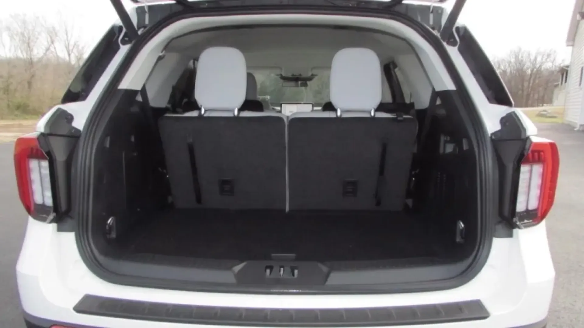 2026 /Space Gray Ford Explorer Active (1FMUK8DH0TG) with an 2.3L EcoBoost I-4 engine, Automatic transmission, located at 12836 Highway 21, De Soto, MO, 63020, (636) 337-7777, 38.151867, -90.575615 - **Embrace Adventure with the 2026 Ford Explorer at Pettus Ford De Soto**<br /> <br /> Are you ready to elevate your family adventures or weekend getaways? Look no further than the stunning 2026 Ford Explorer Active available now at Pettus Ford De Soto. This SUV perfectly blends style, space, and fun - Photo#18