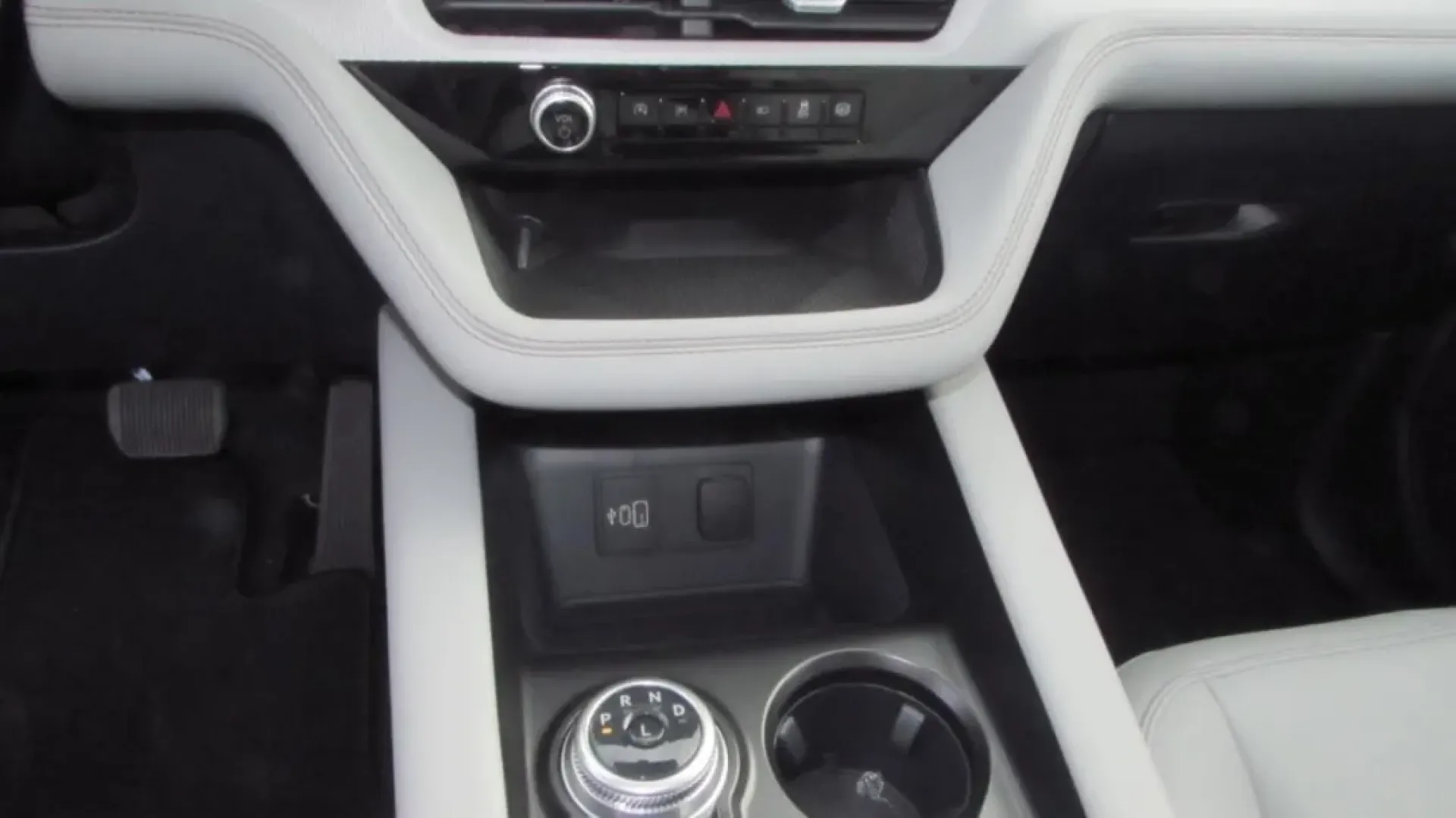 2026 /Space Gray Ford Explorer Active (1FMUK8DH0TG) with an 2.3L EcoBoost I-4 engine, Automatic transmission, located at 12836 Highway 21, De Soto, MO, 63020, (636) 337-7777, 38.151867, -90.575615 - **Embrace Adventure with the 2026 Ford Explorer at Pettus Ford De Soto**<br /> <br /> Are you ready to elevate your family adventures or weekend getaways? Look no further than the stunning 2026 Ford Explorer Active available now at Pettus Ford De Soto. This SUV perfectly blends style, space, and fun - Photo#26