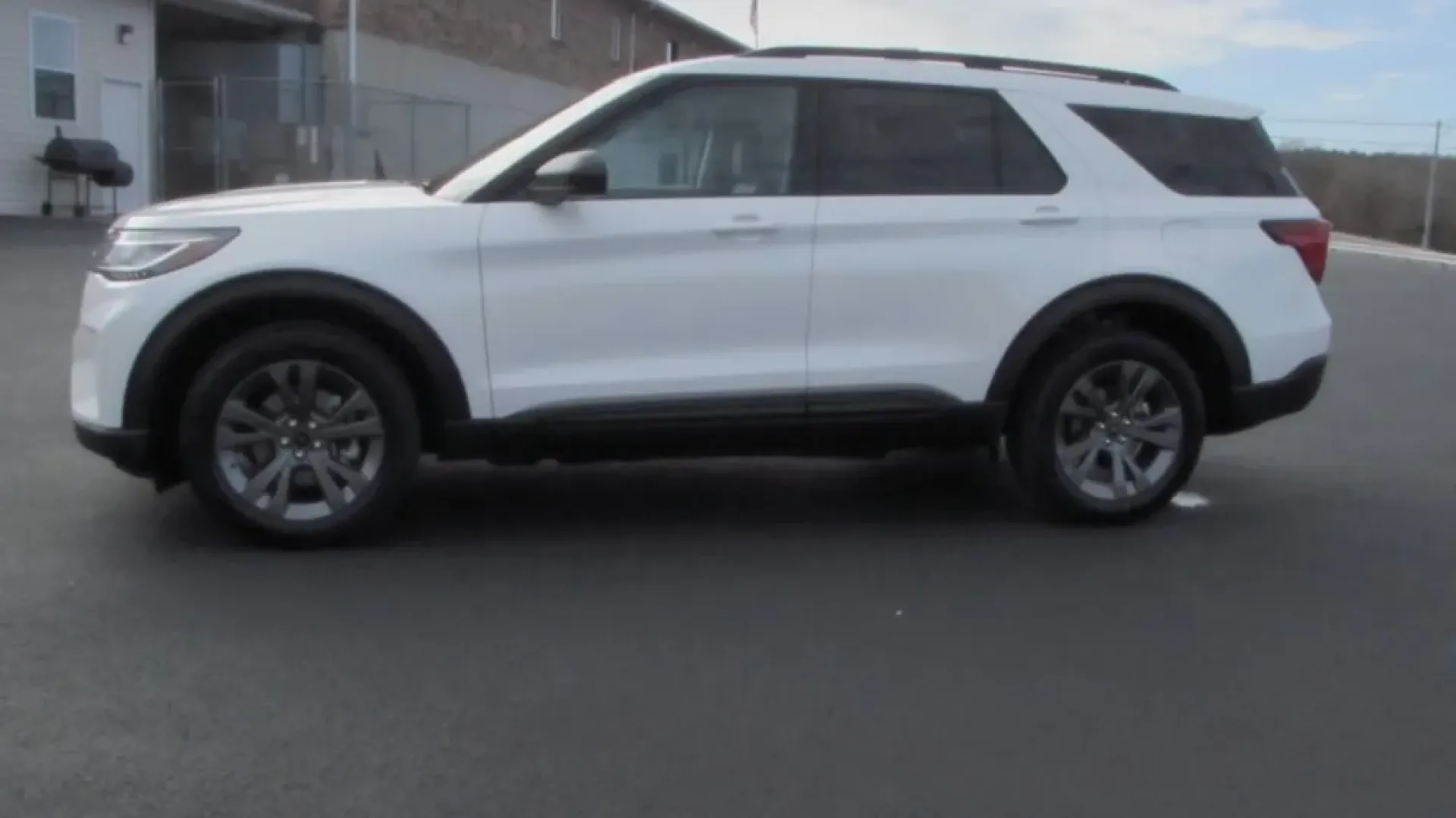 2026 /Space Gray Ford Explorer Active (1FMUK8DH0TG) with an 2.3L EcoBoost I-4 engine, Automatic transmission, located at 12836 Highway 21, De Soto, MO, 63020, (636) 337-7777, 38.151867, -90.575615 - **Embrace Adventure with the 2026 Ford Explorer at Pettus Ford De Soto**<br /> <br /> Are you ready to elevate your family adventures or weekend getaways? Look no further than the stunning 2026 Ford Explorer Active available now at Pettus Ford De Soto. This SUV perfectly blends style, space, and fun - Photo#4