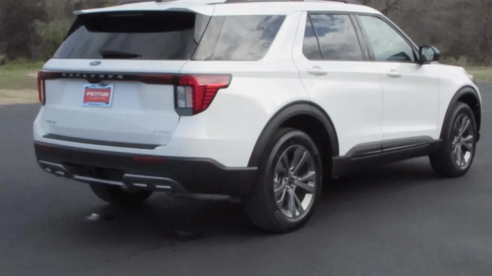 2026 /Space Gray Ford Explorer Active (1FMUK8DH0TG) with an 2.3L EcoBoost I-4 engine, Automatic transmission, located at 12836 Highway 21, De Soto, MO, 63020, (636) 337-7777, 38.151867, -90.575615 - **Embrace Adventure with the 2026 Ford Explorer at Pettus Ford De Soto**<br /> <br /> Are you ready to elevate your family adventures or weekend getaways? Look no further than the stunning 2026 Ford Explorer Active available now at Pettus Ford De Soto. This SUV perfectly blends style, space, and fun - Photo#5