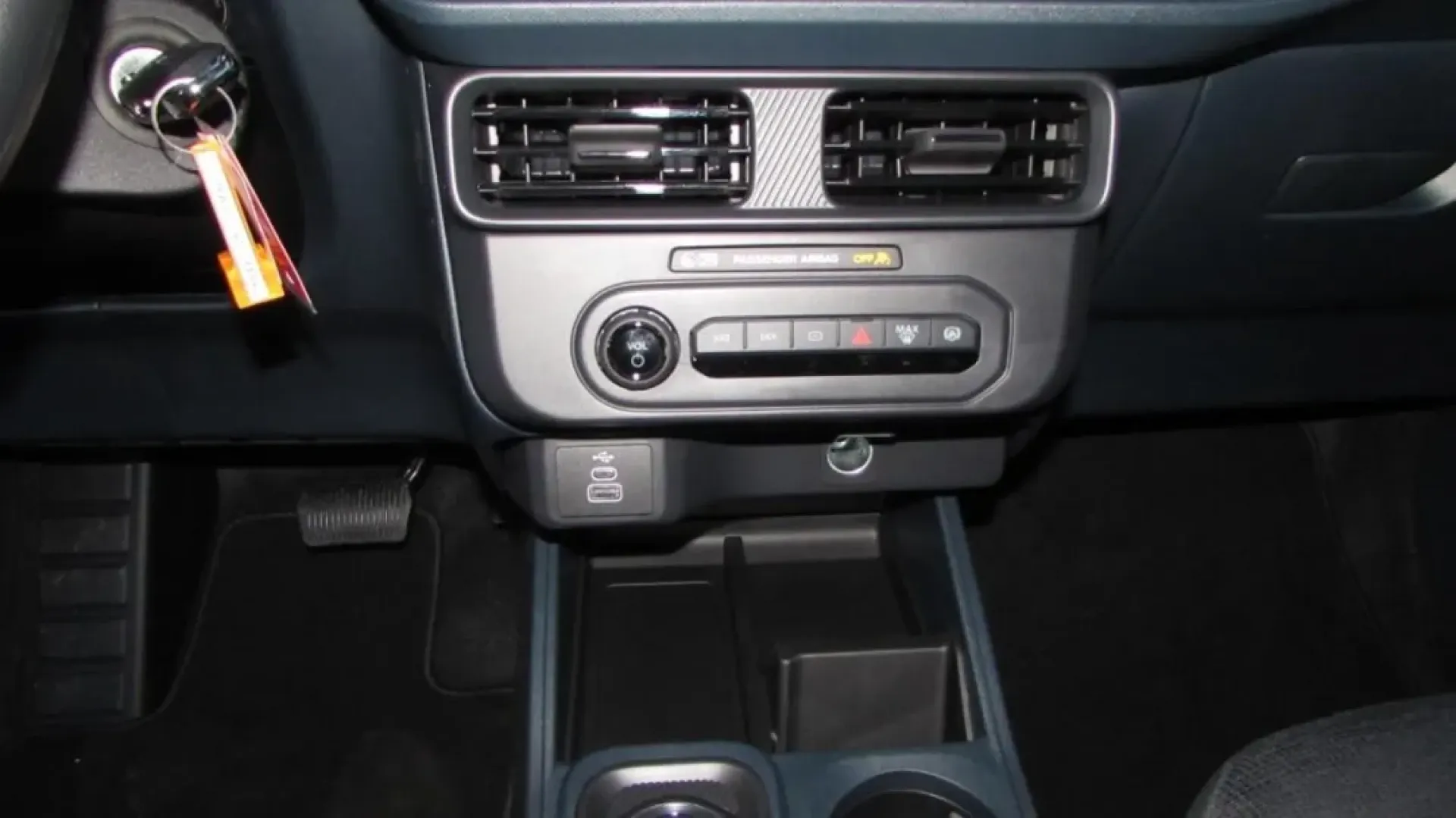 2026 /Black Onyx/Dark Slate Ford Maverick XL (3FTTW8A31TR) with an 2.5L Hybrid engine, CVT transmission, located at 12836 Highway 21, De Soto, MO, 63020, (636) 337-7777, 38.151867, -90.575615 - ### Discover Your Next Adventure with the 2026 Ford Maverick XL at Pettus Ford De Soto!<br /> <br /> Are you ready to transform your daily commute, weekend getaways, and family adventures? Look no further than the stunning 2026 Ford Maverick XL, now available at Pettus Ford De Soto. Located at 12836 - Photo#20