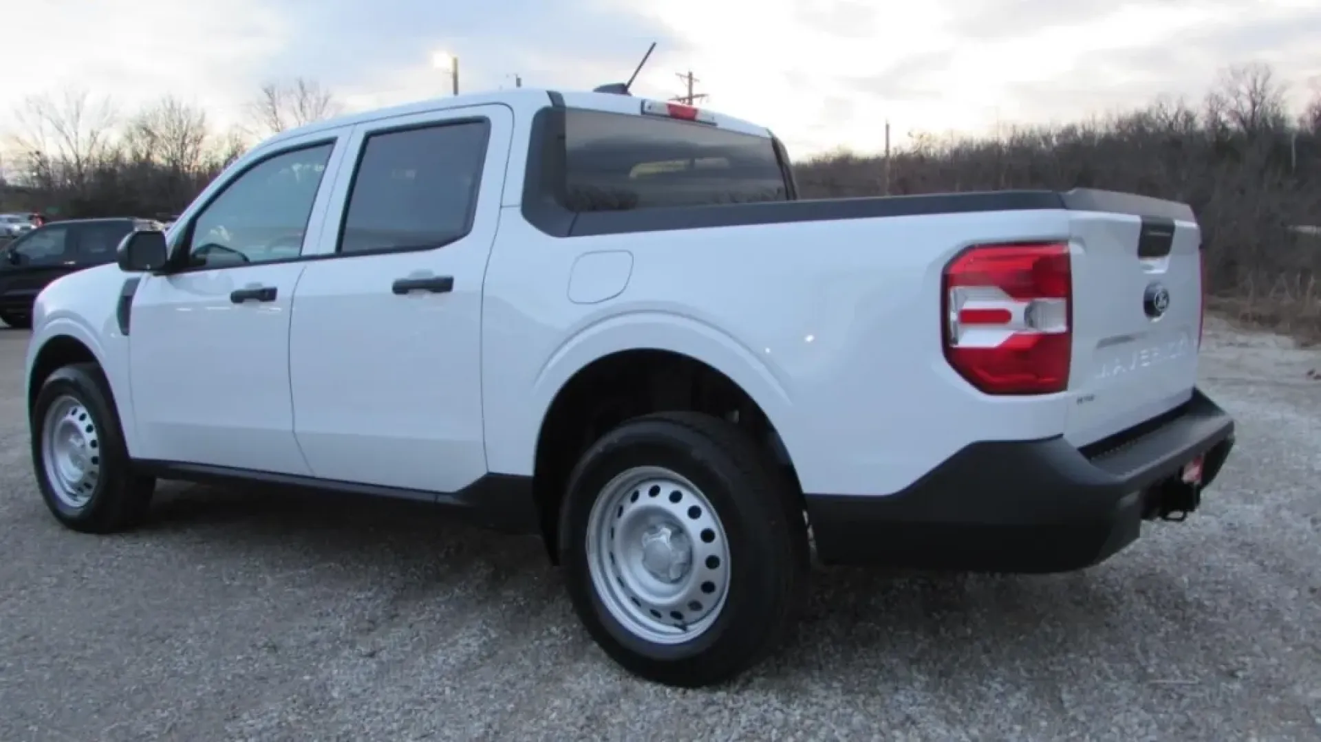 2026 /Black Onyx/Dark Slate Ford Maverick XL (3FTTW8A31TR) with an 2.5L Hybrid engine, CVT transmission, located at 12836 Highway 21, De Soto, MO, 63020, (636) 337-7777, 38.151867, -90.575615 - ### Discover Your Next Adventure with the 2026 Ford Maverick XL at Pettus Ford De Soto!<br /> <br /> Are you ready to transform your daily commute, weekend getaways, and family adventures? Look no further than the stunning 2026 Ford Maverick XL, now available at Pettus Ford De Soto. Located at 12836 - Photo#4