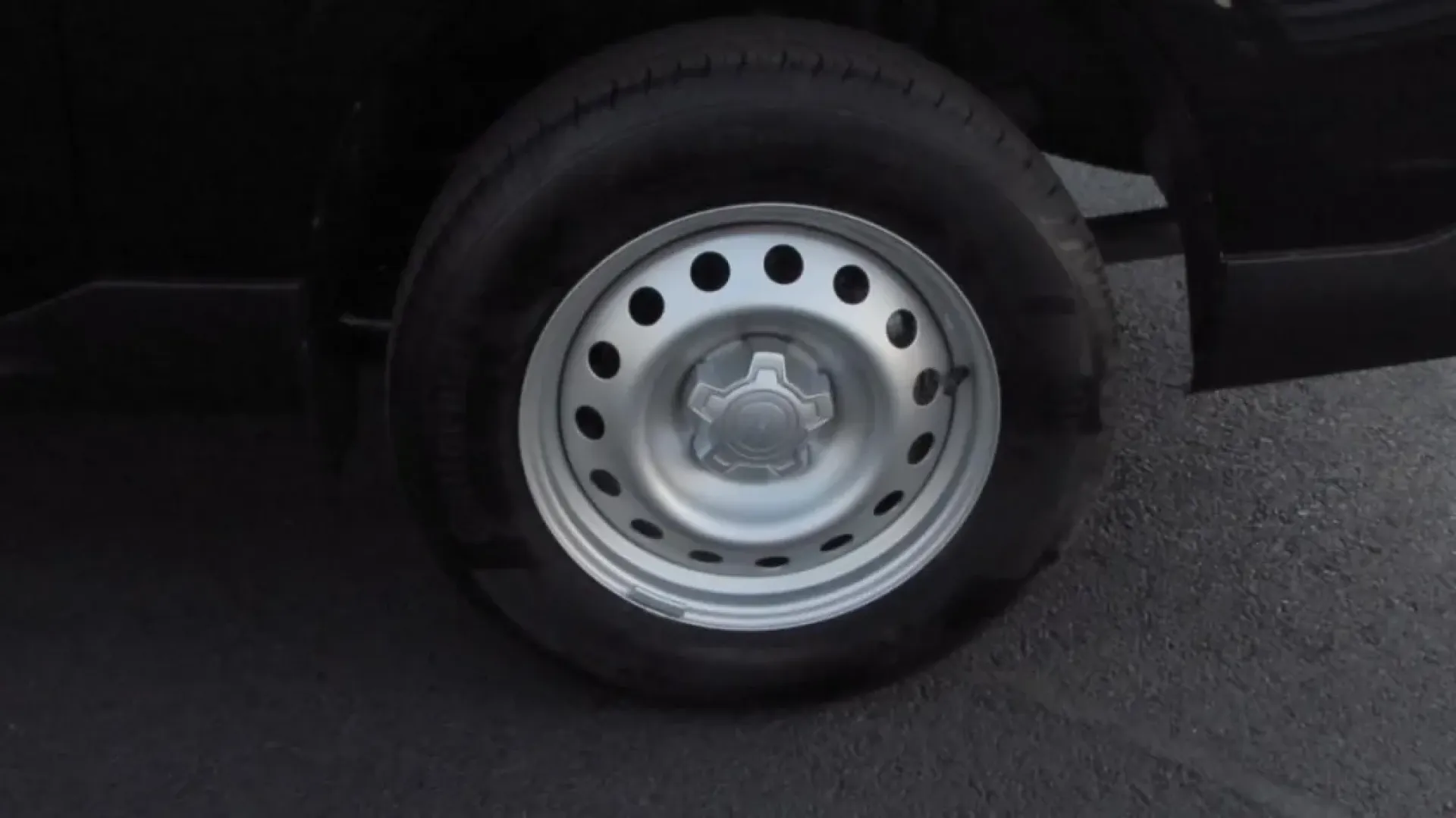 2025 /Black Onyx/Dark Slate Ford Maverick XL (3FTTW8BA2SR) with an 2.0L engine, located at 12836 Highway 21, De Soto, MO, 63020, (636) 337-7777, 38.151867, -90.575615 - ### Explore the Great Outdoors with the 2025 Ford Maverick XL Perfect for Your Next Adventure!<br /> <br /> Are you ready to elevate your lifestyle with a vehicle that's as versatile as you are? The 2025 Ford Maverick XL is here to redefine your driving experience, making it the ideal choice for we - Photo#9