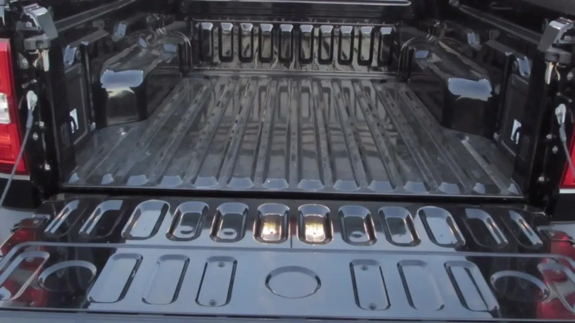 2025 /Black Onyx/Dark Slate Ford Maverick XL (3FTTW8BA2SR) with an 2.0L engine, located at 12836 Highway 21, De Soto, MO, 63020, (636) 337-7777, 38.151867, -90.575615 - ### Explore the Great Outdoors with the 2025 Ford Maverick XL Perfect for Your Next Adventure!<br /> <br /> Are you ready to elevate your lifestyle with a vehicle that's as versatile as you are? The 2025 Ford Maverick XL is here to redefine your driving experience, making it the ideal choice for we - Photo#11