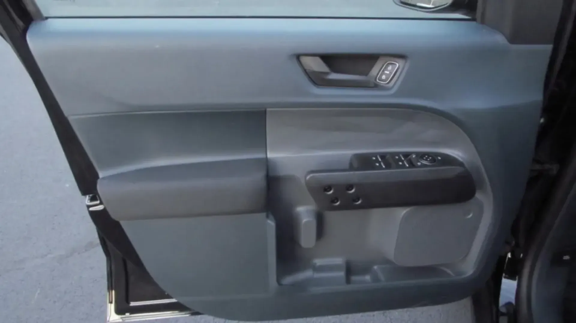 2025 /Black Onyx/Dark Slate Ford Maverick XL (3FTTW8BA2SR) with an 2.0L engine, located at 12836 Highway 21, De Soto, MO, 63020, (636) 337-7777, 38.151867, -90.575615 - ### Explore the Great Outdoors with the 2025 Ford Maverick XL Perfect for Your Next Adventure!<br /> <br /> Are you ready to elevate your lifestyle with a vehicle that's as versatile as you are? The 2025 Ford Maverick XL is here to redefine your driving experience, making it the ideal choice for we - Photo#12