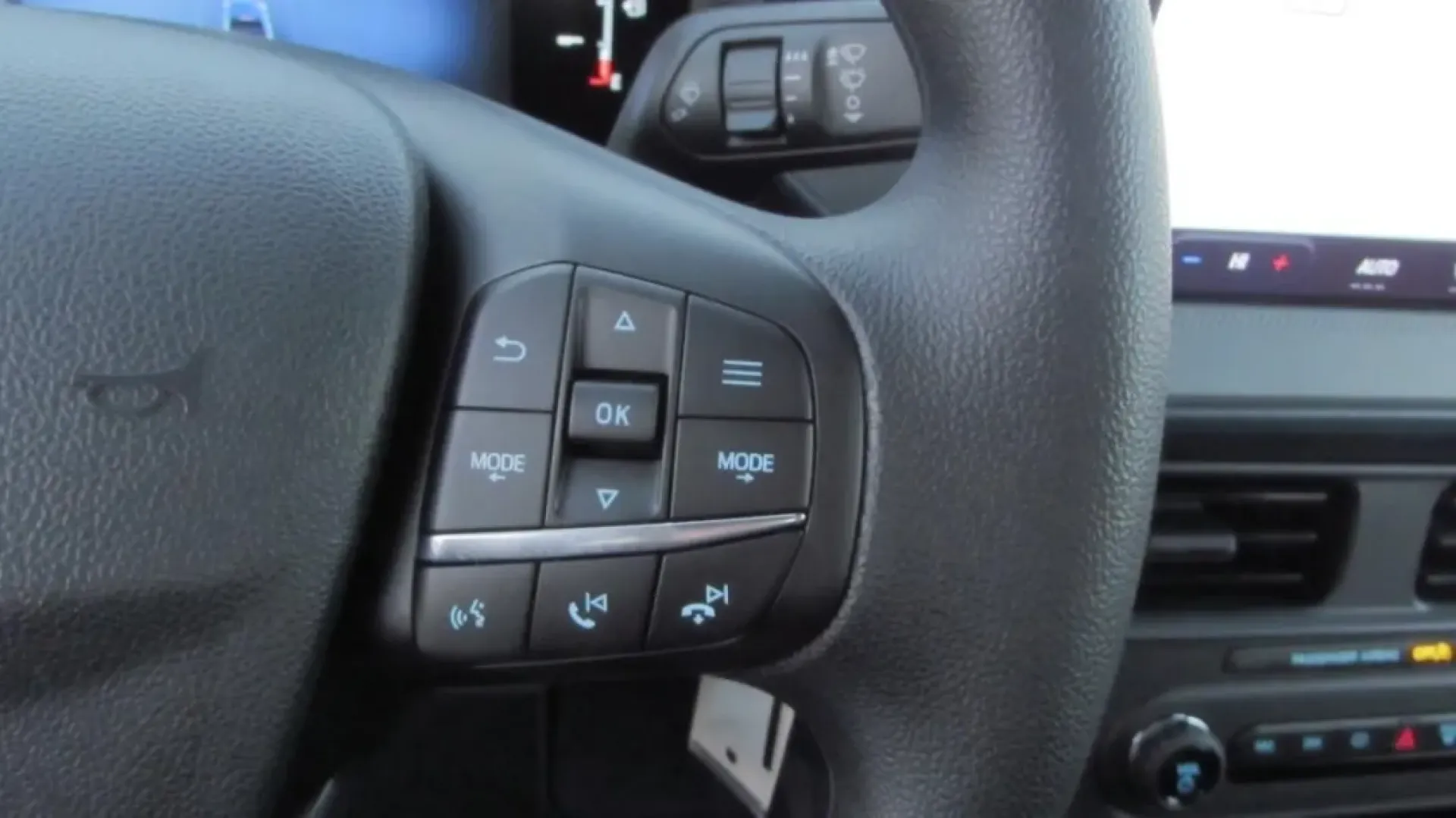 2025 /Black Onyx/Dark Slate Ford Maverick XL (3FTTW8BA2SR) with an 2.0L engine, located at 12836 Highway 21, De Soto, MO, 63020, (636) 337-7777, 38.151867, -90.575615 - ### Explore the Great Outdoors with the 2025 Ford Maverick XL Perfect for Your Next Adventure!<br /> <br /> Are you ready to elevate your lifestyle with a vehicle that's as versatile as you are? The 2025 Ford Maverick XL is here to redefine your driving experience, making it the ideal choice for we - Photo#17