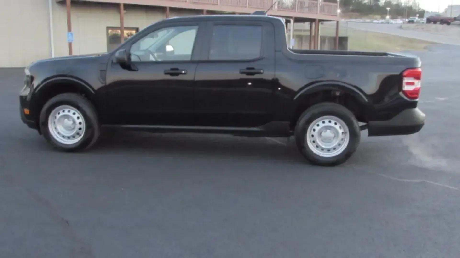 2025 /Black Onyx/Dark Slate Ford Maverick XL (3FTTW8BA2SR) with an 2.0L engine, located at 12836 Highway 21, De Soto, MO, 63020, (636) 337-7777, 38.151867, -90.575615 - ### Explore the Great Outdoors with the 2025 Ford Maverick XL Perfect for Your Next Adventure!<br /> <br /> Are you ready to elevate your lifestyle with a vehicle that's as versatile as you are? The 2025 Ford Maverick XL is here to redefine your driving experience, making it the ideal choice for we - Photo#3