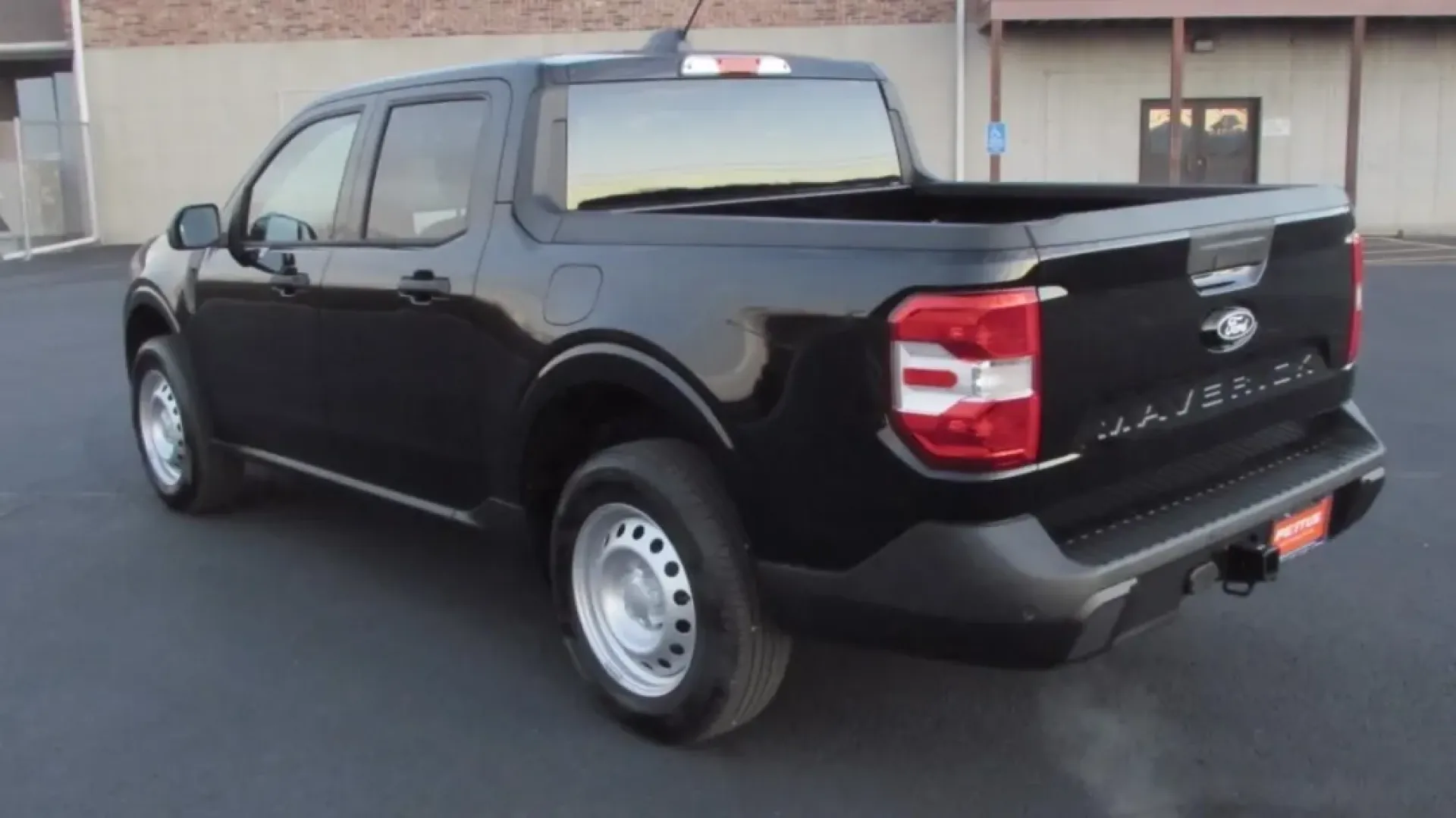 2025 /Black Onyx/Dark Slate Ford Maverick XL (3FTTW8BA2SR) with an 2.0L engine, located at 12836 Highway 21, De Soto, MO, 63020, (636) 337-7777, 38.151867, -90.575615 - ### Explore the Great Outdoors with the 2025 Ford Maverick XL Perfect for Your Next Adventure!<br /> <br /> Are you ready to elevate your lifestyle with a vehicle that's as versatile as you are? The 2025 Ford Maverick XL is here to redefine your driving experience, making it the ideal choice for we - Photo#4