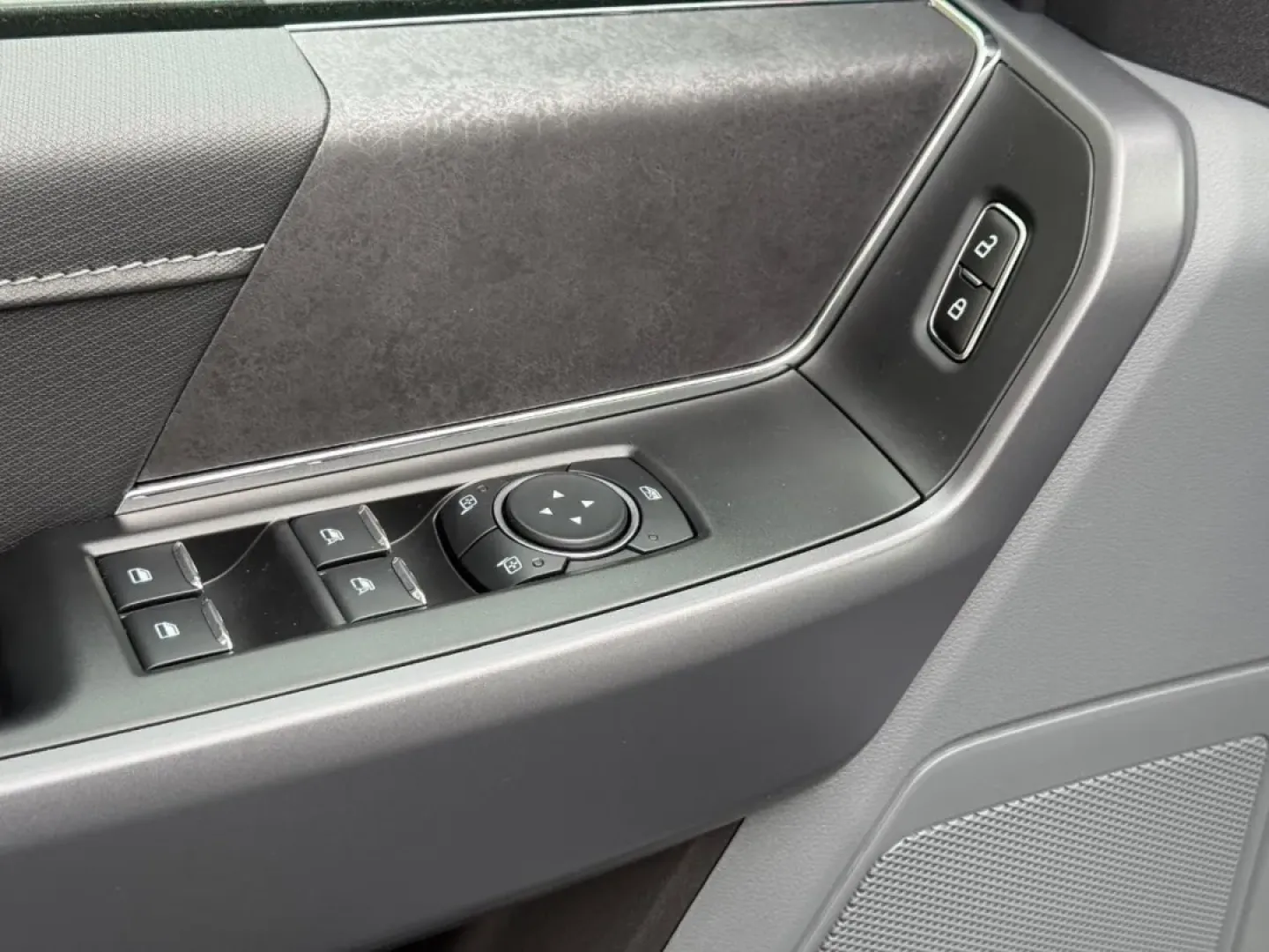 2025 /Black w/Medium Dark Slate Cloth Ford F-150 XLT (1FTFW3LD4SF) with an 3.5L V6 engine, Automatic transmission, located at 141 Commercial Dr, Fredericktown, MO, 63645, (573) 783-6432, 37.570087, -90.320648 - **2025 Ford F-150 XLT: The Ultimate Companion for Your Adventures!**<br /> <br /> Are you ready to elevate your driving experience? The 2025 Ford F-150 XLT is not just a truck; it's a lifestyle choice that empowers you for everything from daily commutes to adventurous road trips. Imagine taking the - Photo#17