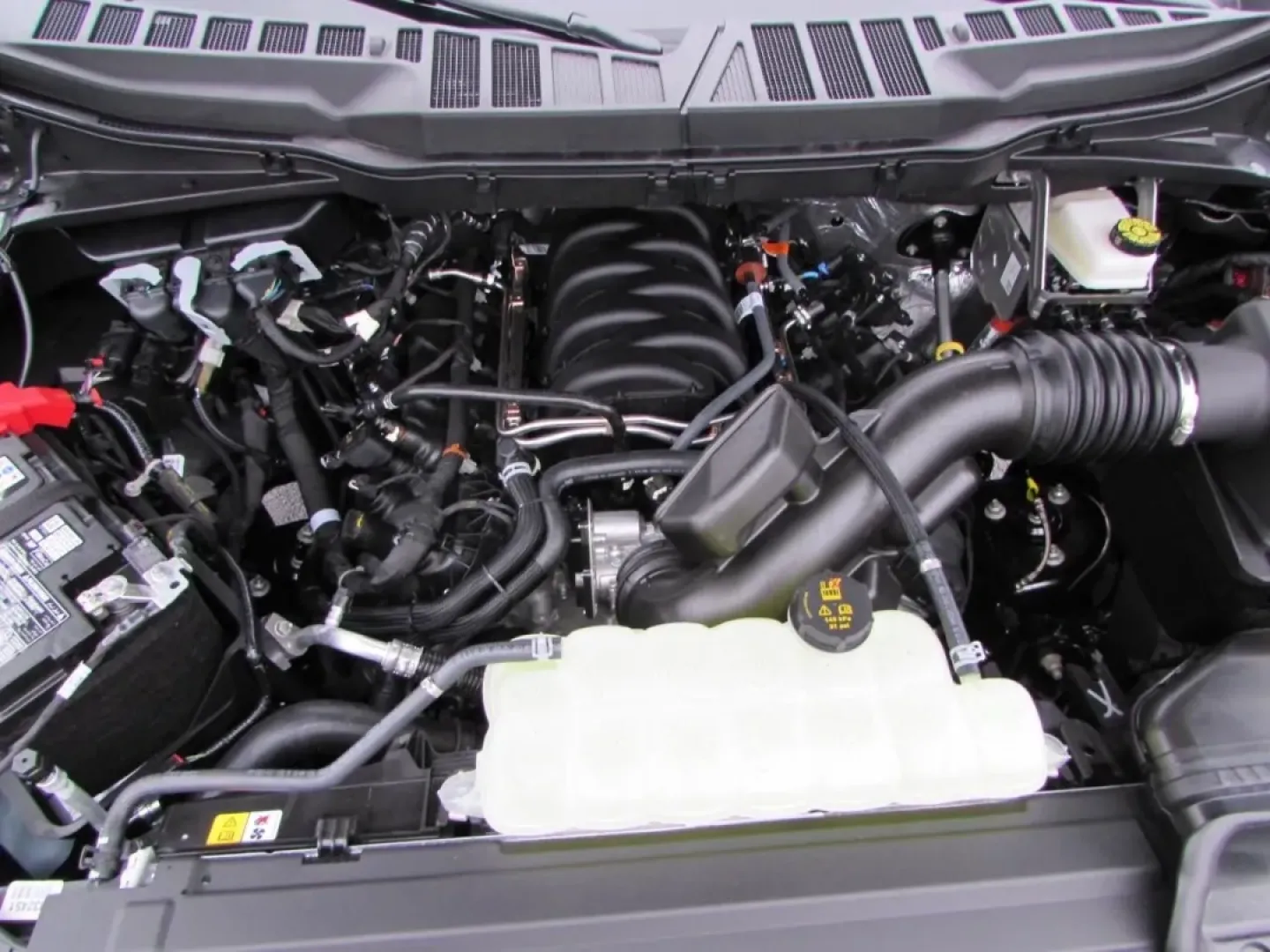 2026 /Black Ford F-150 LARIAT (1FTFW5L50TK) with an 5.0L engine, 6A transmission, located at 12836 Highway 21, De Soto, MO, 63020, (636) 337-7777, 38.151867, -90.575615 - **Elevate Your Adventures with the 2026 Ford F150 Lariat!**<br /> <br /> Are you ready to tackle the open road or navigate the rugged terrain with confidence? The 2026 Ford F150 Lariat is not just a truck; it's your ticket to adventure, perfect for those who crave exploration, whether it's weekend g - Photo#9