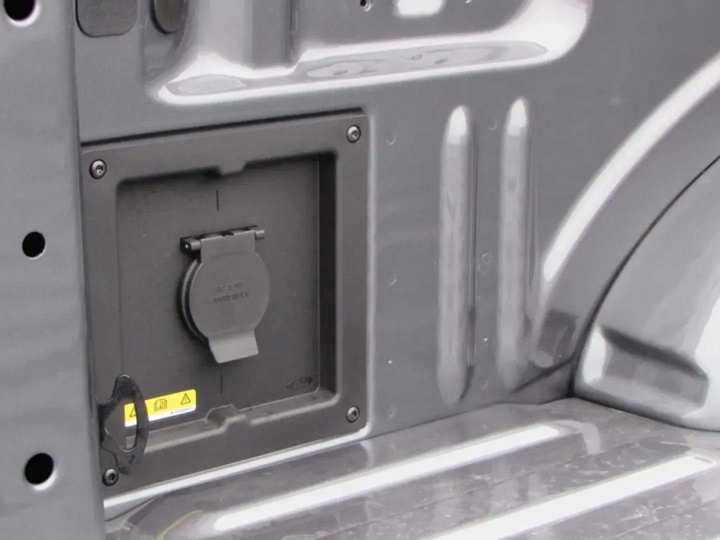 2026 /Black Ford F-150 LARIAT (1FTFW5L50TK) with an 5.0L engine, 6A transmission, located at 12836 Highway 21, De Soto, MO, 63020, (636) 337-7777, 38.151867, -90.575615 - **Elevate Your Adventures with the 2026 Ford F150 Lariat!**<br /> <br /> Are you ready to tackle the open road or navigate the rugged terrain with confidence? The 2026 Ford F150 Lariat is not just a truck; it's your ticket to adventure, perfect for those who crave exploration, whether it's weekend g - Photo#17