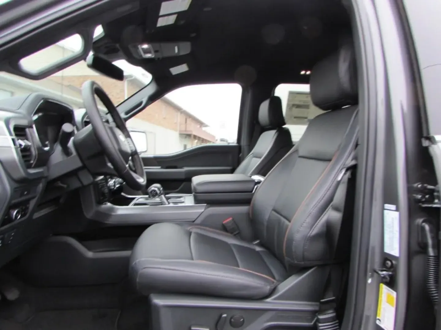 2026 /Black Ford F-150 LARIAT (1FTFW5L50TK) with an 5.0L engine, 6A transmission, located at 12836 Highway 21, De Soto, MO, 63020, (636) 337-7777, 38.151867, -90.575615 - **Elevate Your Adventures with the 2026 Ford F150 Lariat!**<br /> <br /> Are you ready to tackle the open road or navigate the rugged terrain with confidence? The 2026 Ford F150 Lariat is not just a truck; it's your ticket to adventure, perfect for those who crave exploration, whether it's weekend g - Photo#19