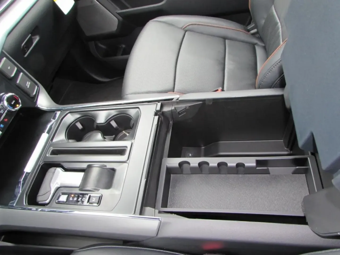 2026 /Black Ford F-150 LARIAT (1FTFW5L50TK) with an 5.0L engine, 6A transmission, located at 12836 Highway 21, De Soto, MO, 63020, (636) 337-7777, 38.151867, -90.575615 - **Elevate Your Adventures with the 2026 Ford F150 Lariat!**<br /> <br /> Are you ready to tackle the open road or navigate the rugged terrain with confidence? The 2026 Ford F150 Lariat is not just a truck; it's your ticket to adventure, perfect for those who crave exploration, whether it's weekend g - Photo#31