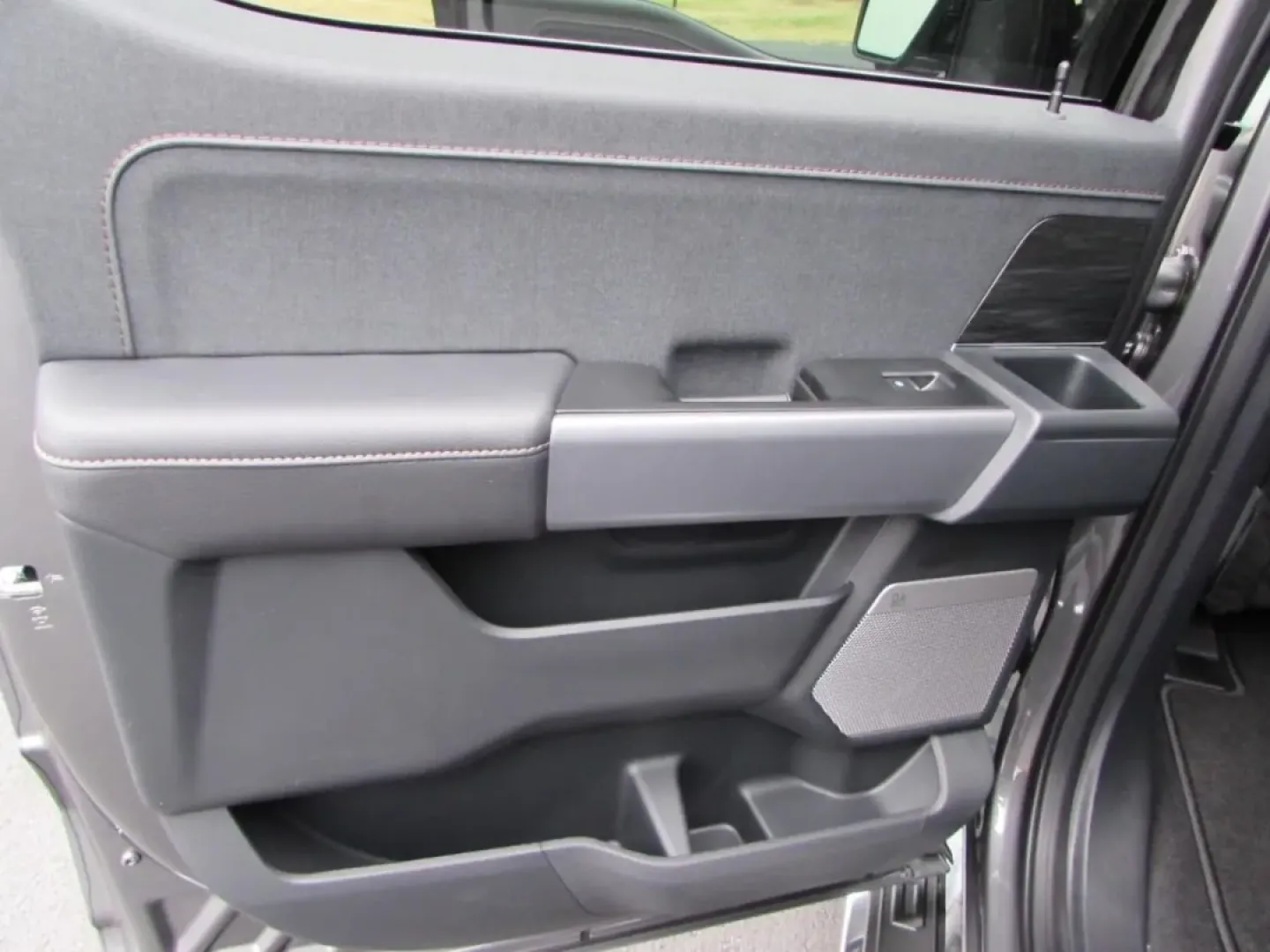 2026 /Black Ford F-150 LARIAT (1FTFW5L50TK) with an 5.0L engine, 6A transmission, located at 12836 Highway 21, De Soto, MO, 63020, (636) 337-7777, 38.151867, -90.575615 - **Elevate Your Adventures with the 2026 Ford F150 Lariat!**<br /> <br /> Are you ready to tackle the open road or navigate the rugged terrain with confidence? The 2026 Ford F150 Lariat is not just a truck; it's your ticket to adventure, perfect for those who crave exploration, whether it's weekend g - Photo#33