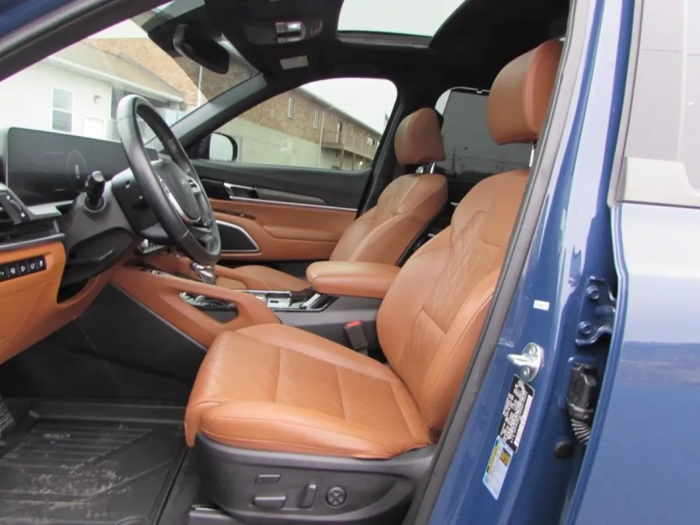 2024 /Black Kia Telluride SX X-Line (5XYP5DGC4RG) with an 3.8L V6 DOHC 24V engine, Automatic transmission, located at 12836 Highway 21, De Soto, MO, 63020, (636) 337-7777, 38.151867, -90.575615 - **Experience the Ultimate Family Adventure with the 2024 Kia Telluride at Pettus Ford De Soto!**<br /> <br /> Are you ready to elevate your family outings and weekend adventures? The 2024 Kia Telluride is more than just a vehicle; it's a lifestyle upgrade designed for those who crave spaciousness, c - Photo#11