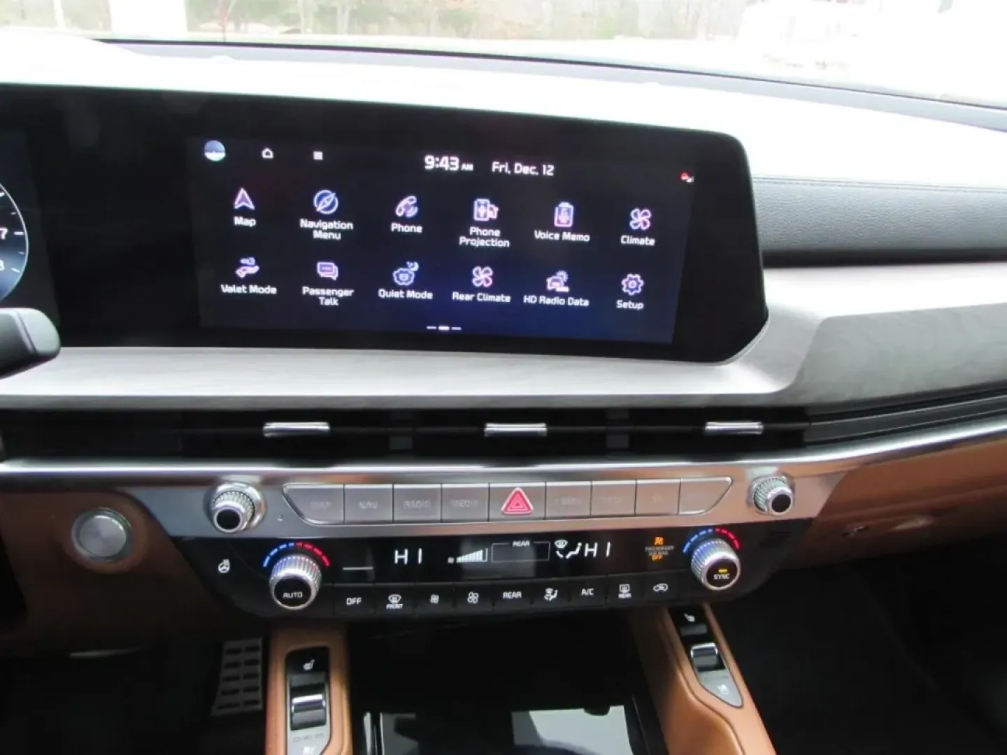 2024 /Black Kia Telluride SX X-Line (5XYP5DGC4RG) with an 3.8L V6 DOHC 24V engine, Automatic transmission, located at 12836 Highway 21, De Soto, MO, 63020, (636) 337-7777, 38.151867, -90.575615 - **Experience the Ultimate Family Adventure with the 2024 Kia Telluride at Pettus Ford De Soto!**<br /> <br /> Are you ready to elevate your family outings and weekend adventures? The 2024 Kia Telluride is more than just a vehicle; it's a lifestyle upgrade designed for those who crave spaciousness, c - Photo#17