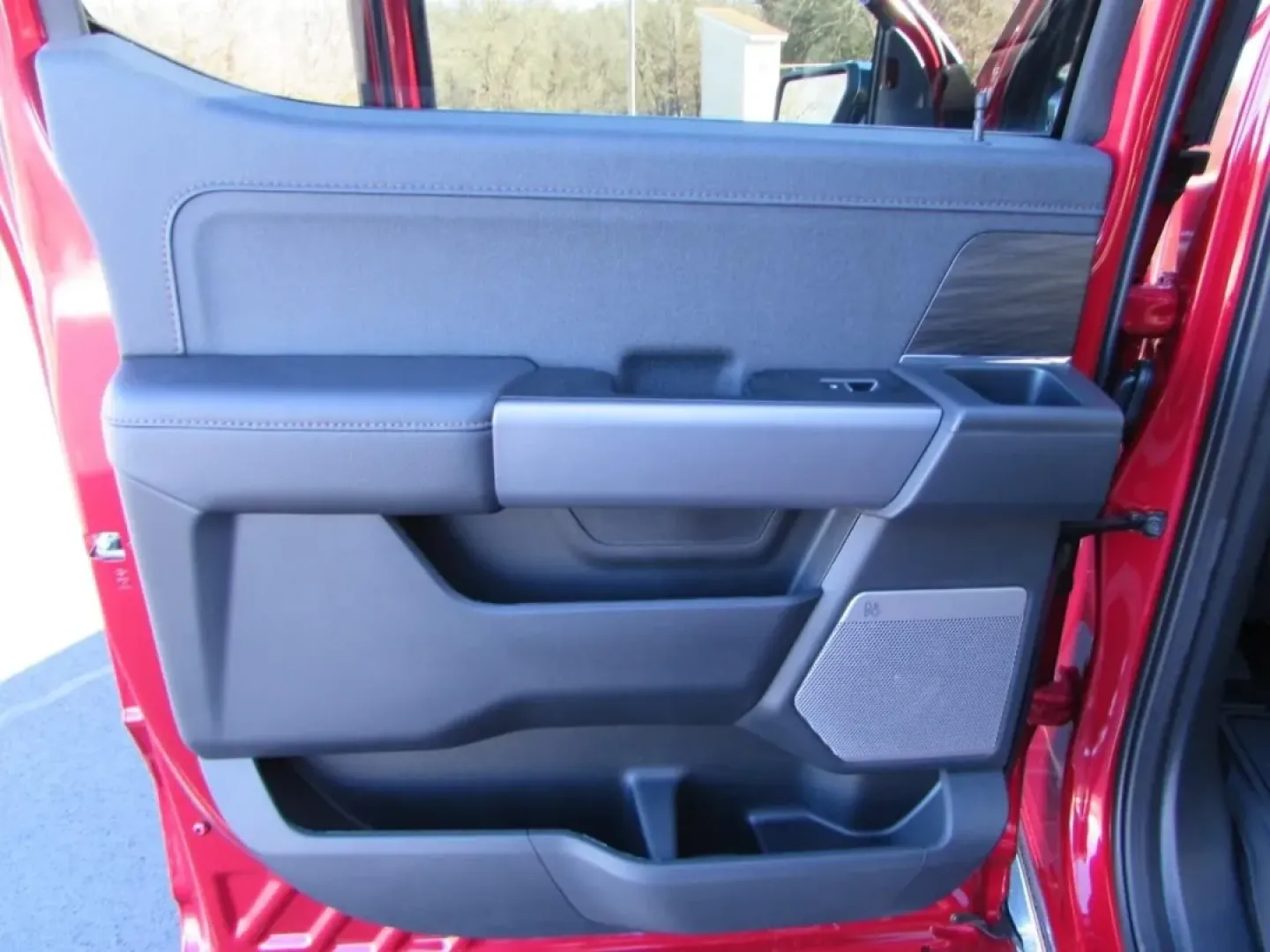 2025 /Black Ford F-150 LARIAT (1FTFW5L57SF) with an 5.0L V8 engine, located at 12836 Highway 21, De Soto, MO, 63020, (636) 337-7777, 38.151867, -90.575615 - **Unleash Your Adventurous Spirit with the 2025 Ford F-150 LARIAT from Pettus Ford De Soto!**<br /> <br /> Are you ready to elevate your outdoor adventures or tackle your daily commute with unparalleled style and performance? The 2025 Ford F-150 LARIAT, available now at Pettus Ford De Soto, is the p - Photo#30