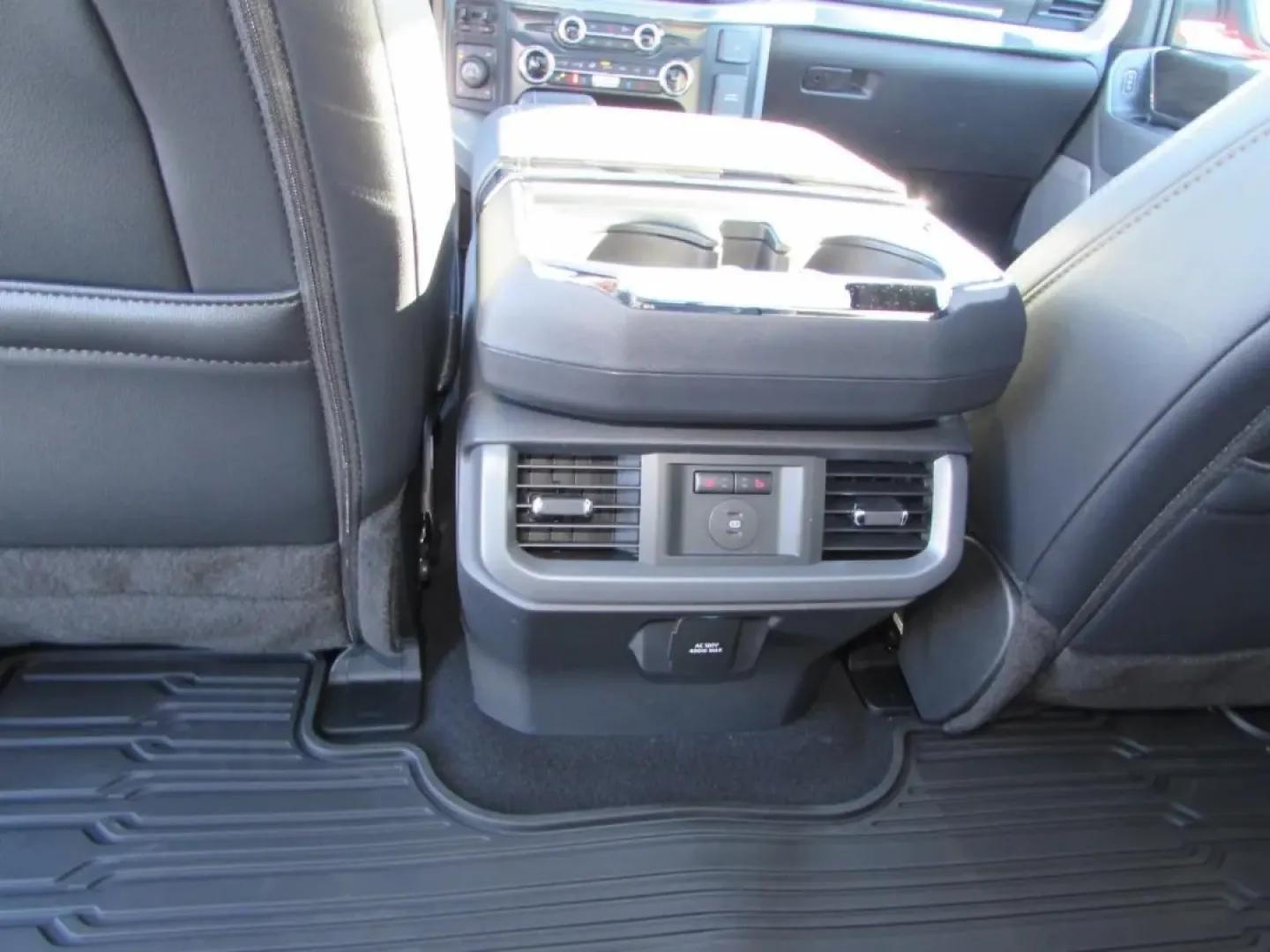 2025 /Black Ford F-150 LARIAT (1FTFW5L57SF) with an 5.0L V8 engine, located at 12836 Highway 21, De Soto, MO, 63020, (636) 337-7777, 38.151867, -90.575615 - **Unleash Your Adventurous Spirit with the 2025 Ford F-150 LARIAT from Pettus Ford De Soto!**<br /> <br /> Are you ready to elevate your outdoor adventures or tackle your daily commute with unparalleled style and performance? The 2025 Ford F-150 LARIAT, available now at Pettus Ford De Soto, is the p - Photo#32