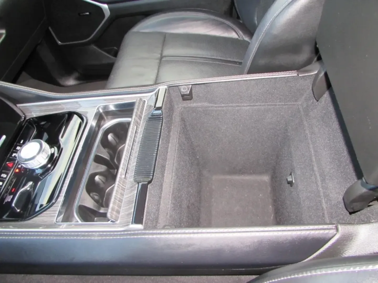 2022 /Global Black Leather Jeep Wagoneer 4WD Series II (1C4SJVBT6NS) with an 5.7L V8 engine, Automatic transmission, located at 12830 Highway 21, De Soto, MO, 63020, (636) 337-7777, 38.153099, -90.573624 - **Explore the Great Outdoors in Style with the 2022 Jeep Wagoneer!**<br /> <br /> If you're seeking an adventure-ready SUV that perfectly balances rugged capabilities with refined luxury, look no further than the 2022 Jeep Wagoneer. This stunning vehicle, available now at Pettus CDJR DeSoto, is desi - Photo#18