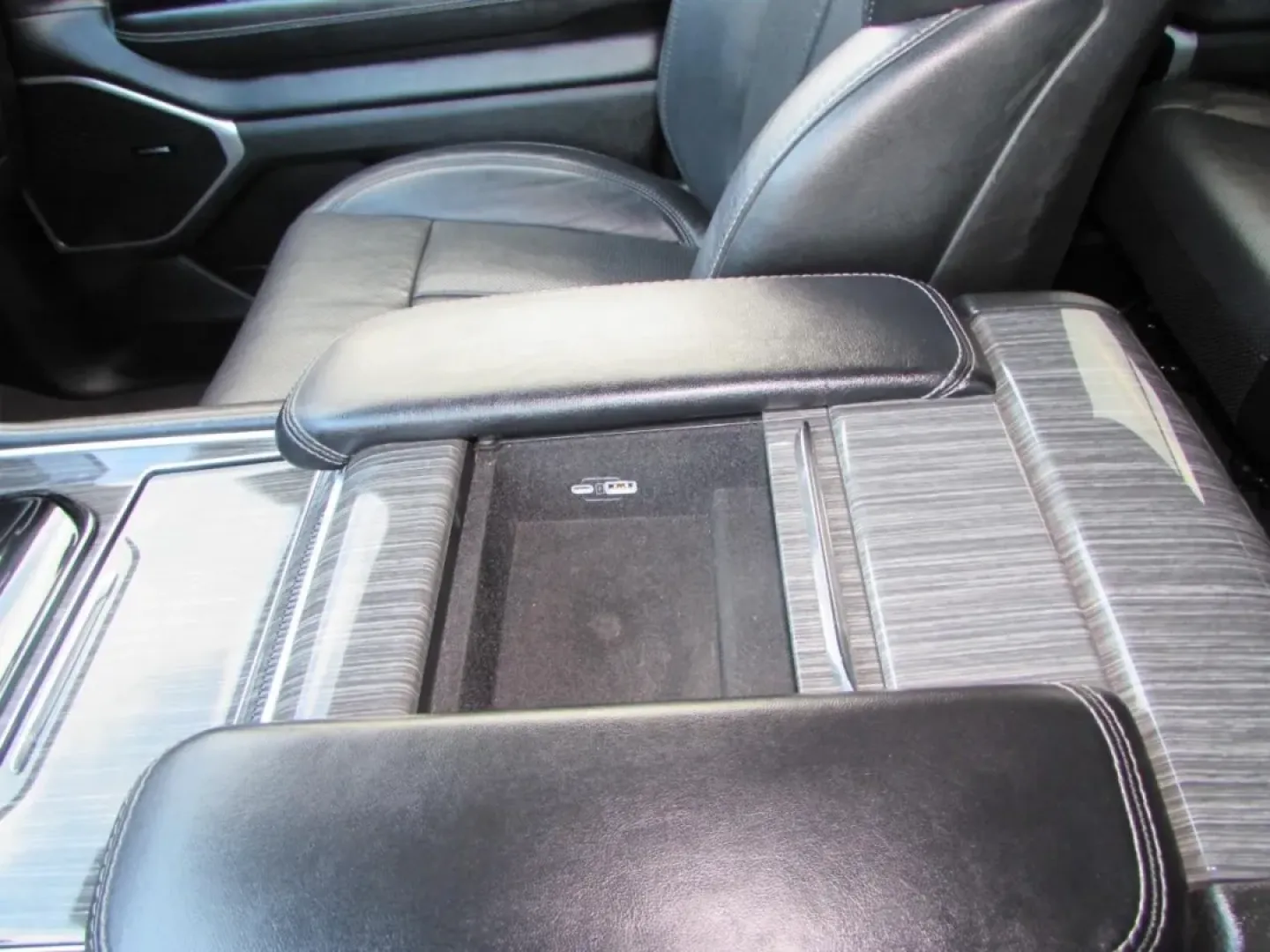 2022 /Global Black Leather Jeep Wagoneer 4WD Series II (1C4SJVBT6NS) with an 5.7L V8 engine, Automatic transmission, located at 12830 Highway 21, De Soto, MO, 63020, (636) 337-7777, 38.153099, -90.573624 - **Explore the Great Outdoors in Style with the 2022 Jeep Wagoneer!**<br /> <br /> If you're seeking an adventure-ready SUV that perfectly balances rugged capabilities with refined luxury, look no further than the 2022 Jeep Wagoneer. This stunning vehicle, available now at Pettus CDJR DeSoto, is desi - Photo#19