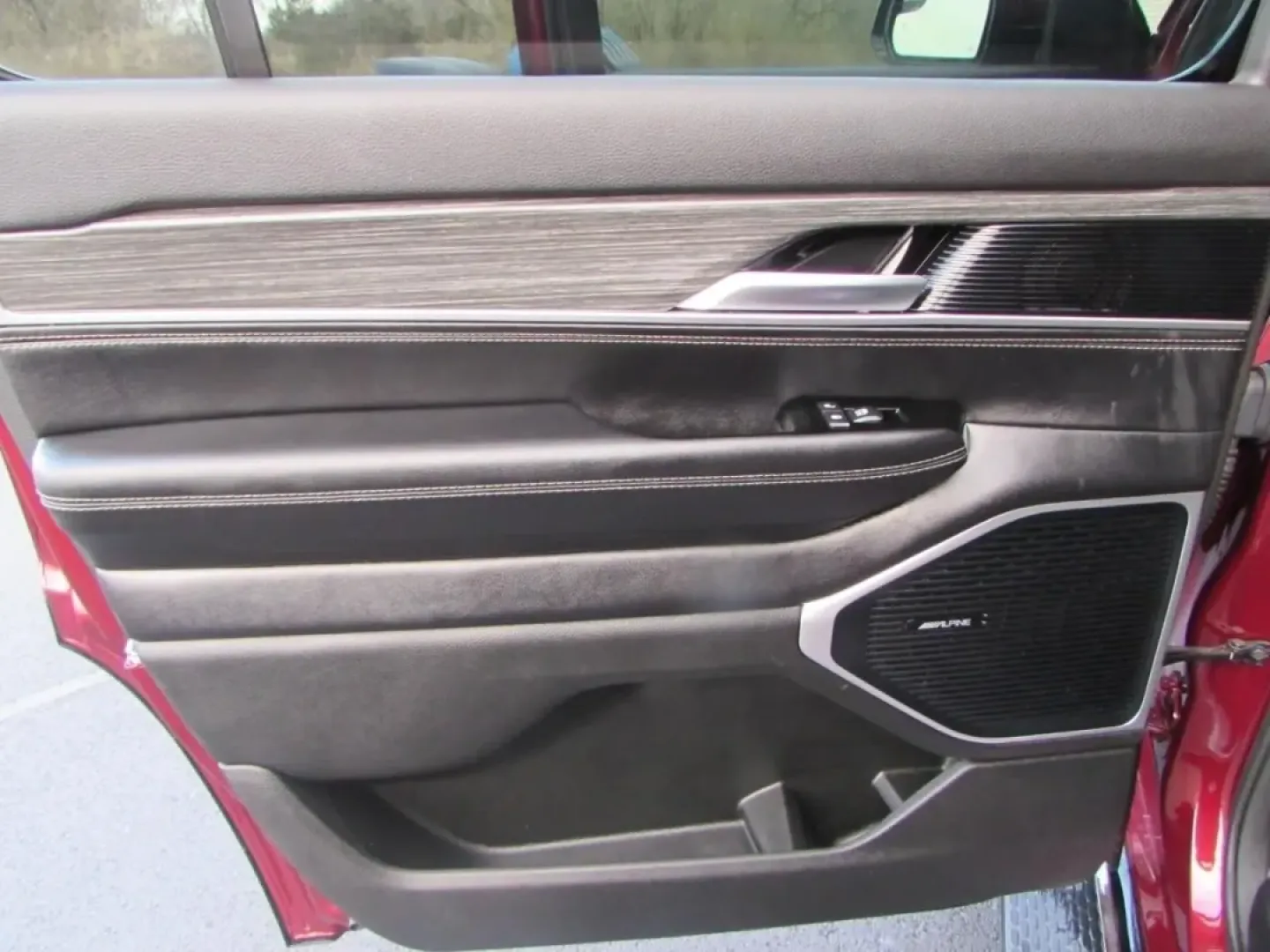 2022 /Global Black Leather Jeep Wagoneer 4WD Series II (1C4SJVBT6NS) with an 5.7L V8 engine, Automatic transmission, located at 12830 Highway 21, De Soto, MO, 63020, (636) 337-7777, 38.153099, -90.573624 - **Explore the Great Outdoors in Style with the 2022 Jeep Wagoneer!**<br /> <br /> If you're seeking an adventure-ready SUV that perfectly balances rugged capabilities with refined luxury, look no further than the 2022 Jeep Wagoneer. This stunning vehicle, available now at Pettus CDJR DeSoto, is desi - Photo#21