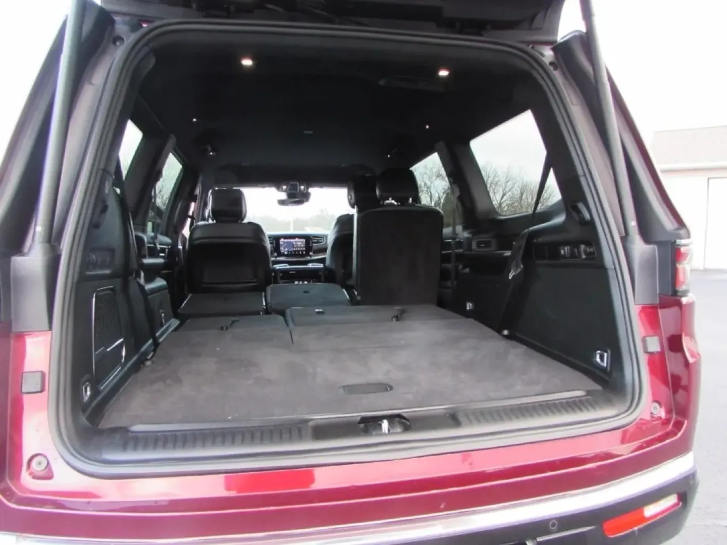 2022 /Global Black Leather Jeep Wagoneer 4WD Series II (1C4SJVBT6NS) with an 5.7L V8 engine, Automatic transmission, located at 12830 Highway 21, De Soto, MO, 63020, (636) 337-7777, 38.153099, -90.573624 - **Explore the Great Outdoors in Style with the 2022 Jeep Wagoneer!**<br /> <br /> If you're seeking an adventure-ready SUV that perfectly balances rugged capabilities with refined luxury, look no further than the 2022 Jeep Wagoneer. This stunning vehicle, available now at Pettus CDJR DeSoto, is desi - Photo#29