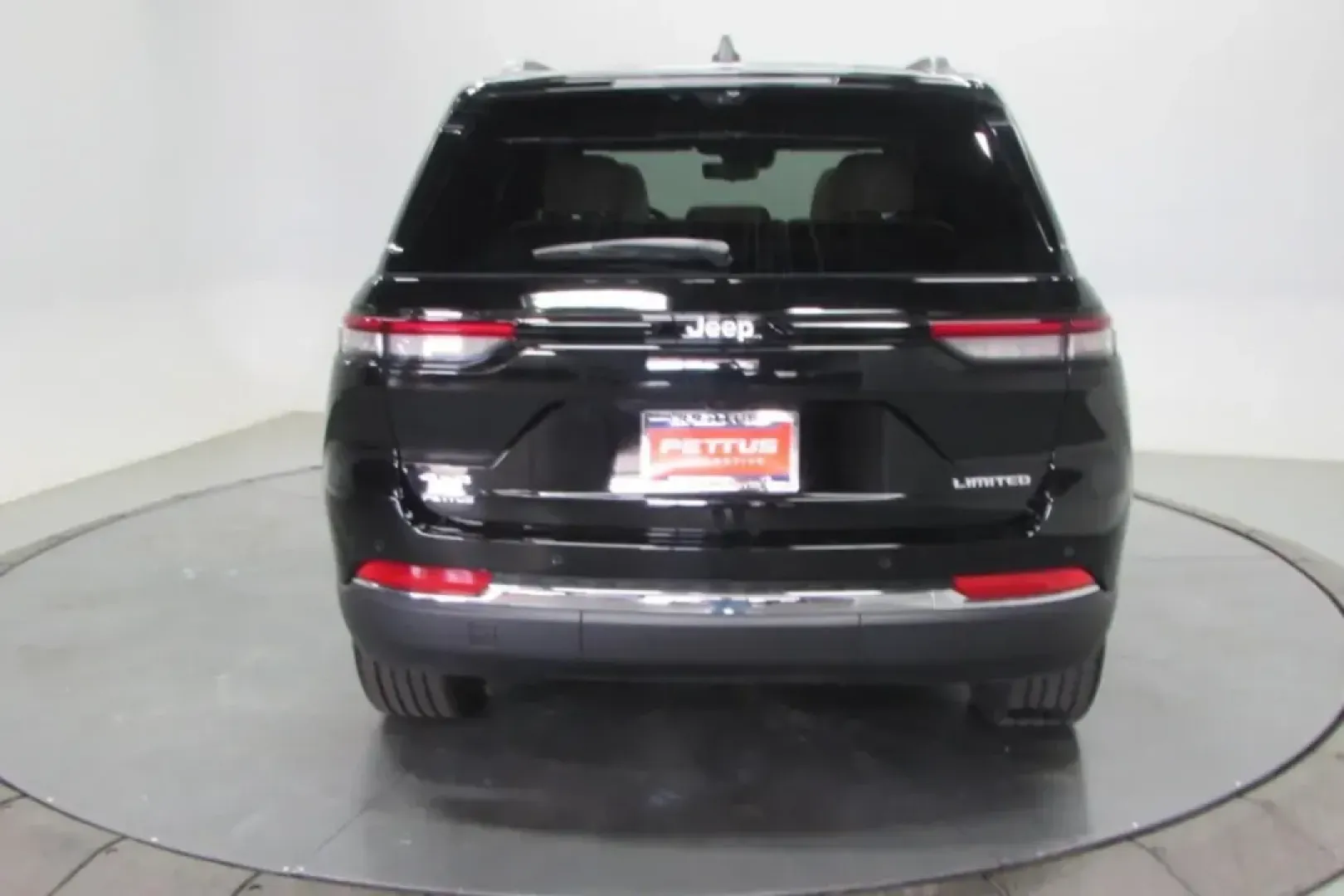 2025 /Wicker Beige/Black Leather Jeep Grand Cherokee Limited (1C4RJHBG2SC) with an Other engine, located at 12830 Highway 21, De Soto, MO, 63020, (636) 337-7777, 38.153099, -90.573624 - ### Discover Adventure with the 2025 Jeep Grand Cherokee Limited at Pettus CDJR DeSoto!<br /> <br /> Are you ready to elevate your driving experience? The 2025 Jeep Grand Cherokee Limited, available at Pettus CDJR DeSoto, is perfect for those weekend getaways, family road trips, or simply commuting - Photo#5