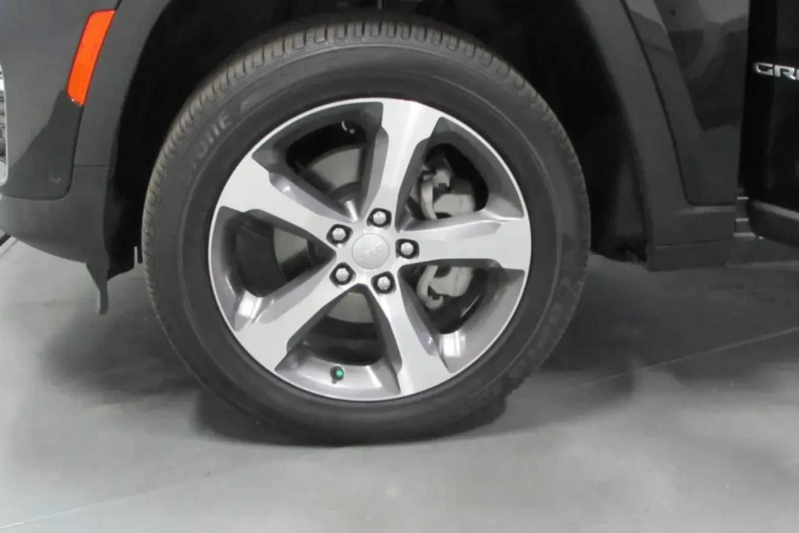 2025 /Wicker Beige/Black Leather Jeep Grand Cherokee Limited (1C4RJHBG2SC) with an Other engine, located at 12830 Highway 21, De Soto, MO, 63020, (636) 337-7777, 38.153099, -90.573624 - ### Discover Adventure with the 2025 Jeep Grand Cherokee Limited at Pettus CDJR DeSoto!<br /> <br /> Are you ready to elevate your driving experience? The 2025 Jeep Grand Cherokee Limited, available at Pettus CDJR DeSoto, is perfect for those weekend getaways, family road trips, or simply commuting - Photo#8