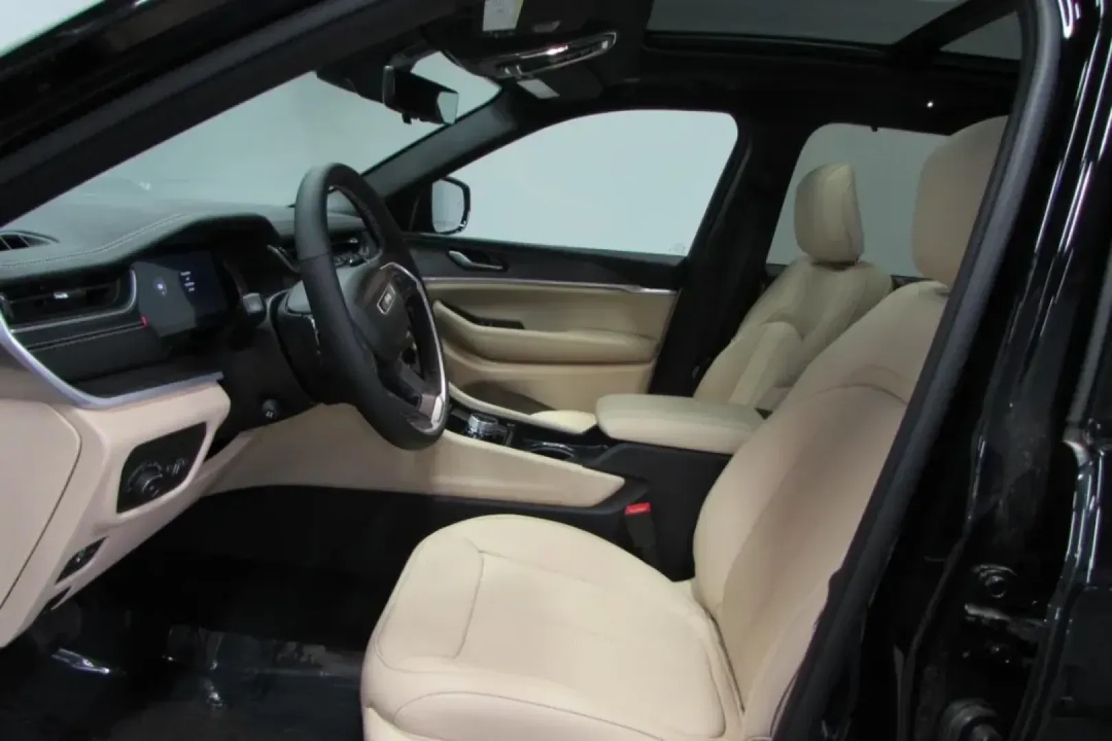 2025 /Wicker Beige/Black Leather Jeep Grand Cherokee Limited (1C4RJHBG2SC) with an Other engine, located at 12830 Highway 21, De Soto, MO, 63020, (636) 337-7777, 38.153099, -90.573624 - ### Discover Adventure with the 2025 Jeep Grand Cherokee Limited at Pettus CDJR DeSoto!<br /> <br /> Are you ready to elevate your driving experience? The 2025 Jeep Grand Cherokee Limited, available at Pettus CDJR DeSoto, is perfect for those weekend getaways, family road trips, or simply commuting - Photo#11