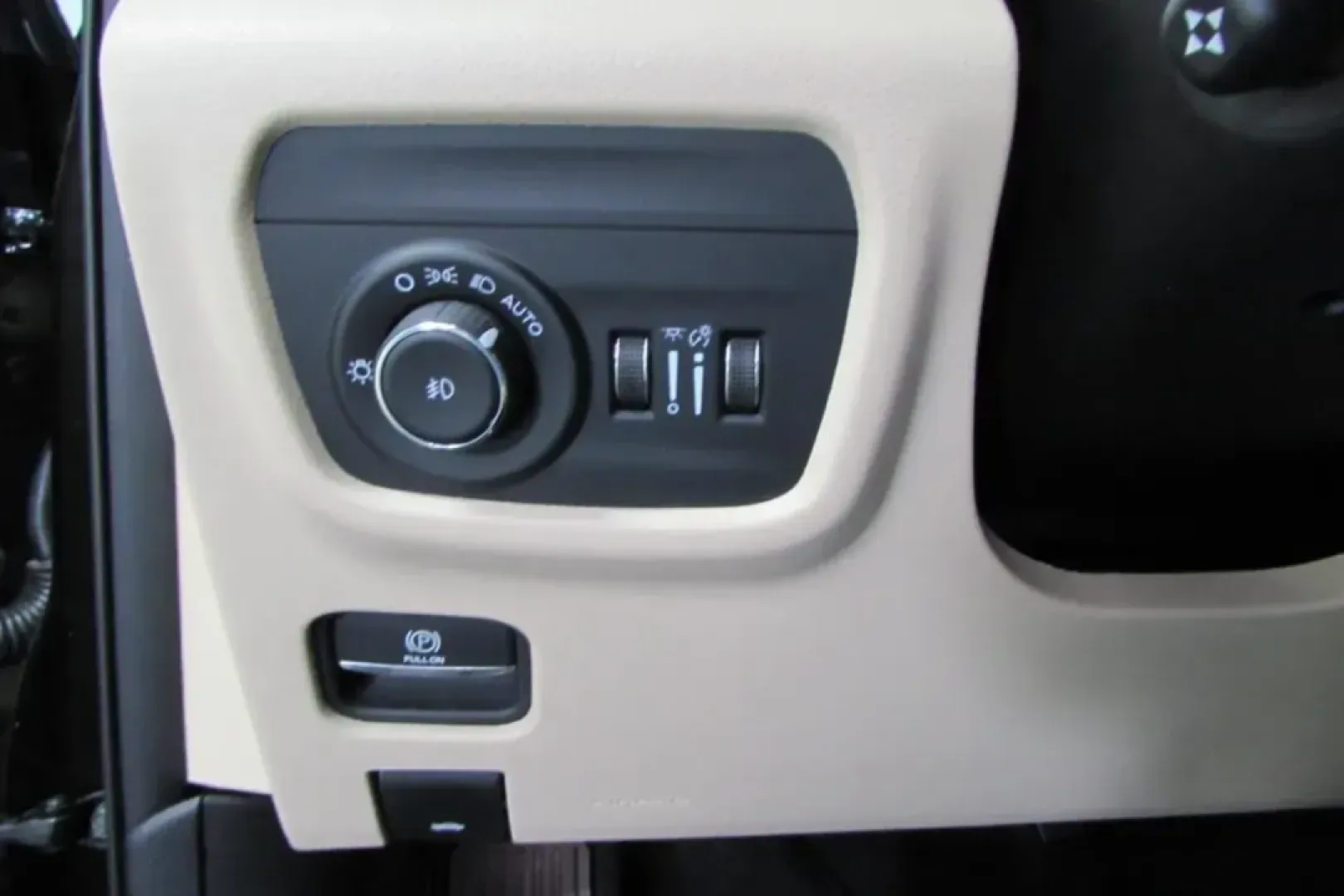 2025 /Wicker Beige/Black Leather Jeep Grand Cherokee Limited (1C4RJHBG2SC) with an Other engine, located at 12830 Highway 21, De Soto, MO, 63020, (636) 337-7777, 38.153099, -90.573624 - ### Discover Adventure with the 2025 Jeep Grand Cherokee Limited at Pettus CDJR DeSoto!<br /> <br /> Are you ready to elevate your driving experience? The 2025 Jeep Grand Cherokee Limited, available at Pettus CDJR DeSoto, is perfect for those weekend getaways, family road trips, or simply commuting - Photo#12