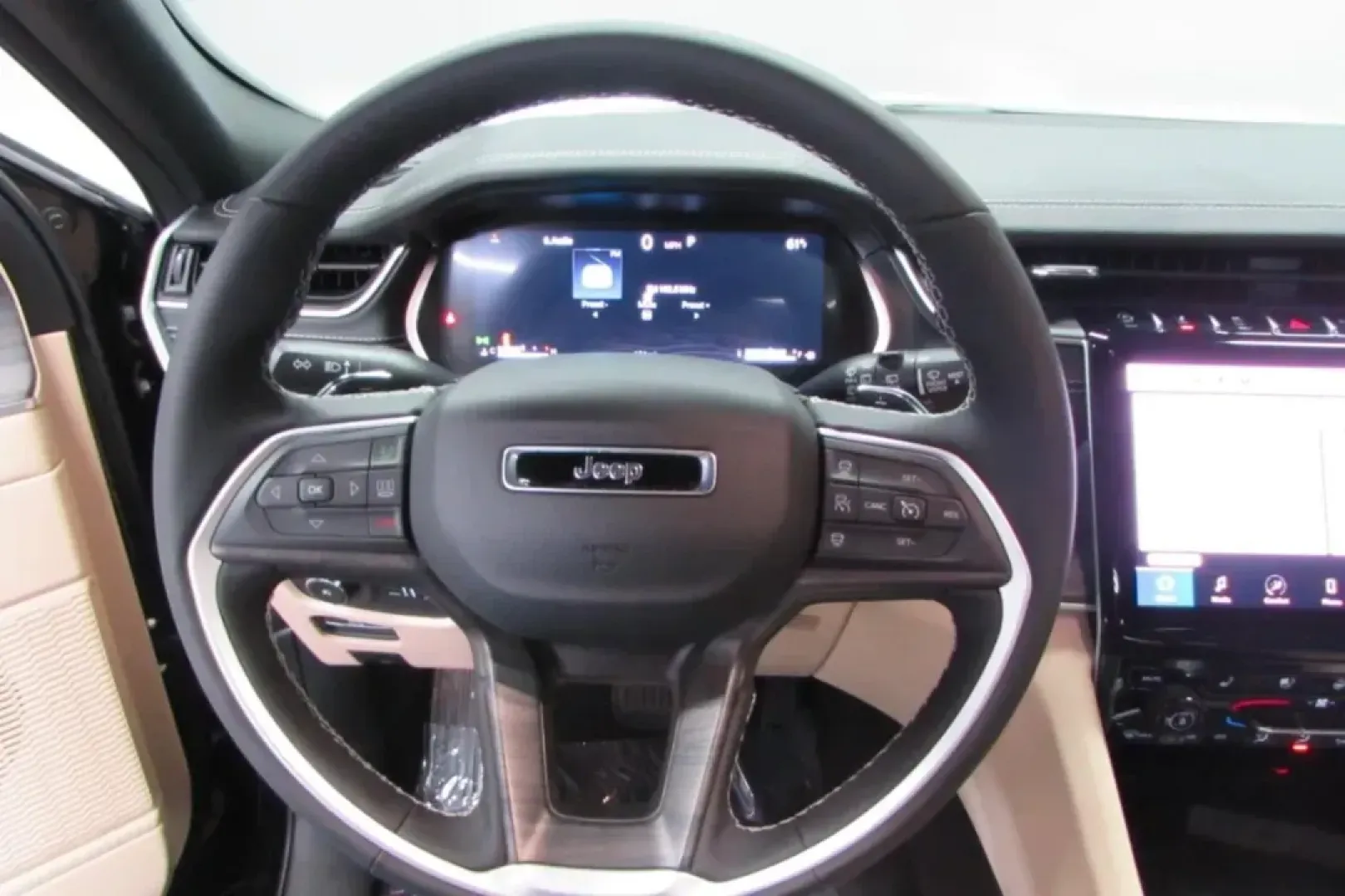 2025 /Wicker Beige/Black Leather Jeep Grand Cherokee Limited (1C4RJHBG2SC) with an Other engine, located at 12830 Highway 21, De Soto, MO, 63020, (636) 337-7777, 38.153099, -90.573624 - ### Discover Adventure with the 2025 Jeep Grand Cherokee Limited at Pettus CDJR DeSoto!<br /> <br /> Are you ready to elevate your driving experience? The 2025 Jeep Grand Cherokee Limited, available at Pettus CDJR DeSoto, is perfect for those weekend getaways, family road trips, or simply commuting - Photo#14