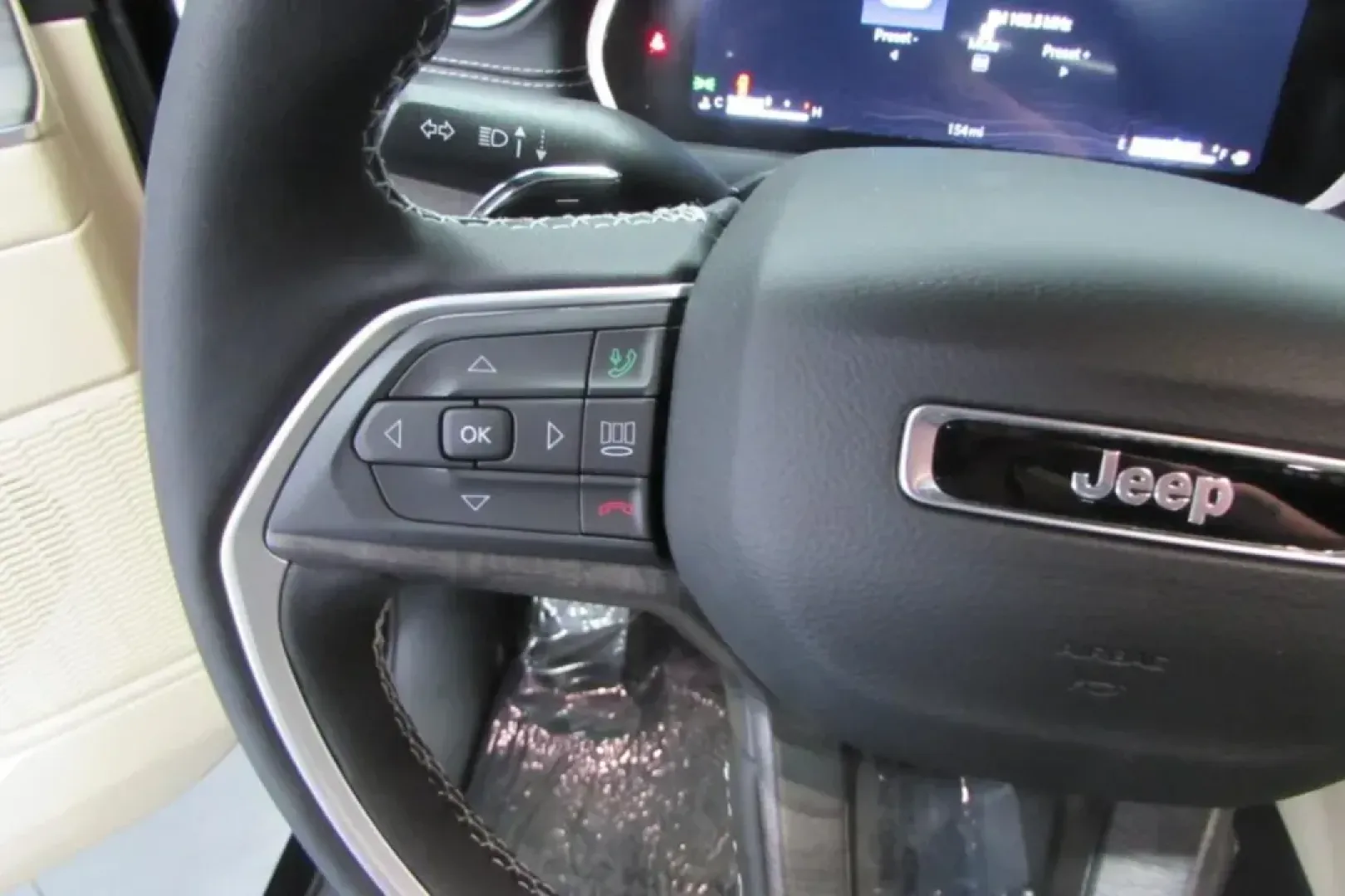 2025 /Wicker Beige/Black Leather Jeep Grand Cherokee Limited (1C4RJHBG2SC) with an Other engine, located at 12830 Highway 21, De Soto, MO, 63020, (636) 337-7777, 38.153099, -90.573624 - ### Discover Adventure with the 2025 Jeep Grand Cherokee Limited at Pettus CDJR DeSoto!<br /> <br /> Are you ready to elevate your driving experience? The 2025 Jeep Grand Cherokee Limited, available at Pettus CDJR DeSoto, is perfect for those weekend getaways, family road trips, or simply commuting - Photo#15