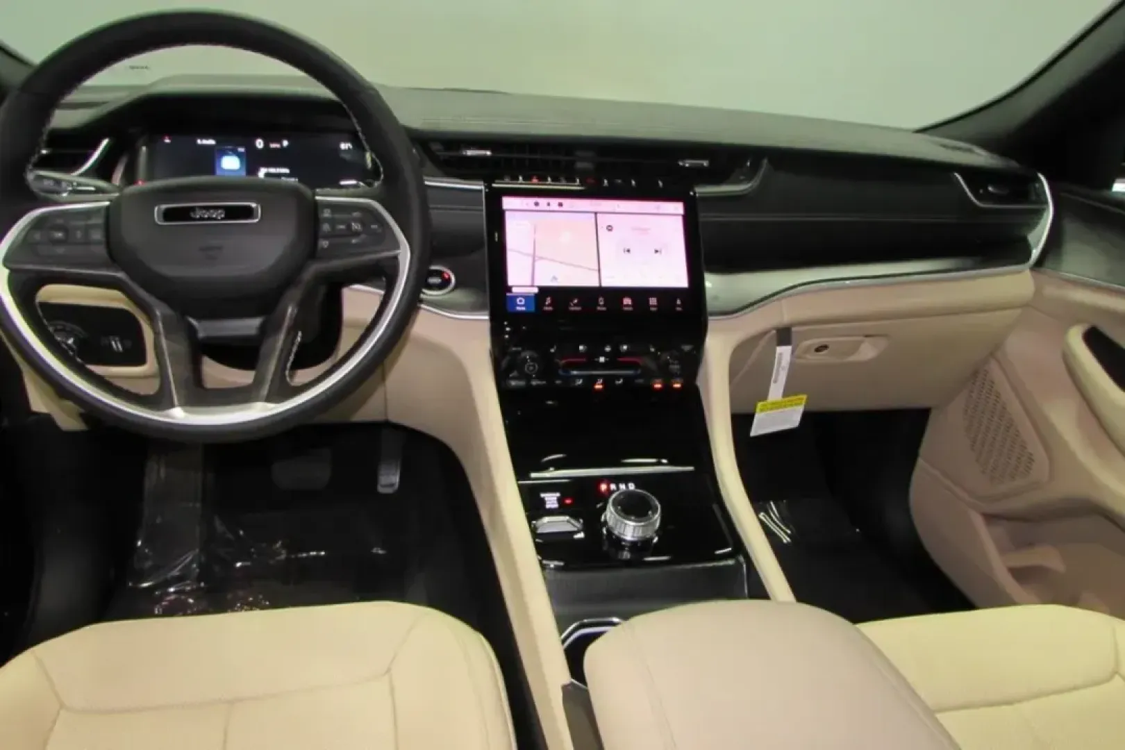 2025 /Wicker Beige/Black Leather Jeep Grand Cherokee Limited (1C4RJHBG2SC) with an Other engine, located at 12830 Highway 21, De Soto, MO, 63020, (636) 337-7777, 38.153099, -90.573624 - ### Discover Adventure with the 2025 Jeep Grand Cherokee Limited at Pettus CDJR DeSoto!<br /> <br /> Are you ready to elevate your driving experience? The 2025 Jeep Grand Cherokee Limited, available at Pettus CDJR DeSoto, is perfect for those weekend getaways, family road trips, or simply commuting - Photo#20
