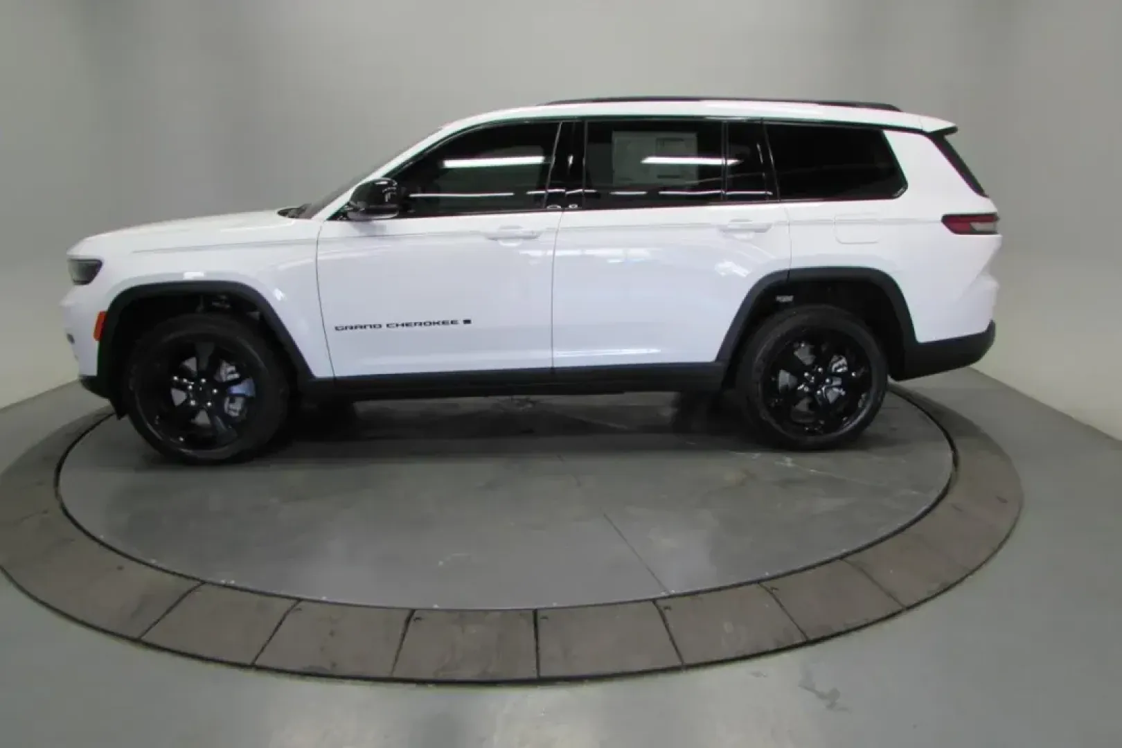 2025 /Global Black Leather Trimmed Jeep Grand Cherokee L Altitude X (1C4RJKAGXS8) with an Other engine, Automatic transmission, located at 12830 Highway 21, De Soto, MO, 63020, (636) 337-7777, 38.153099, -90.573624 - Embrace the open road with the **2025 Jeep Grand Cherokee L Altitude X**, a perfect companion for families, adventurers, and daily commuters alike! Whether you're navigating the bustling streets of De Soto, MO, or heading out for a weekend getaway, this SUV is designed to elevate your lifestyle. Wit - Photo#3