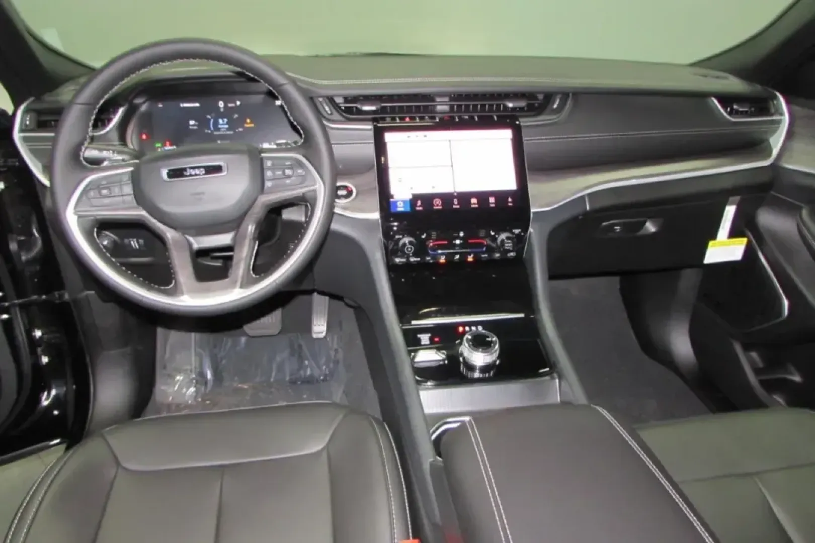 2025 Jeep Grand Cherokee Limited (1C4RJKBG3S8) with an Other engine, located at 12830 Highway 21, De Soto, MO, 63020, (636) 337-7777, 38.153099, -90.573624 - **Elevate Your Adventures with the 2025 Jeep Grand Cherokee L - Perfect for Family Road Trips and Outdoor Escapades!**<br /> <br /> If you're searching for used cars near me that can keep up with your adventurous spirit while providing the comforts your family deserves, look no further than the stun - Photo#23