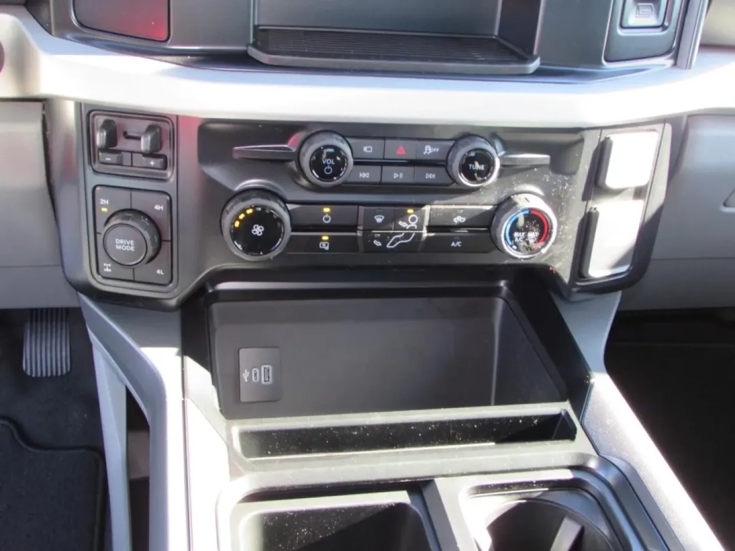 2026 /Medium Dark Slate Ford F-250SD XLT (1FT7X2BN3TE) with an 7.3L engine, located at 12836 Highway 21, De Soto, MO, 63020, (636) 337-7777, 38.151867, -90.575615 - **Unleash Your Adventurous Spirit with the 2026 Ford Super Duty F-250 SRW Perfect for Every Journey!**<br /> <br /> Are you ready to elevate your lifestyle with a truck that seamlessly blends power, capability, and comfort? The 2026 Ford Super Duty F-250 SRW is not just a vehicle; it's the ultimate - Photo#26