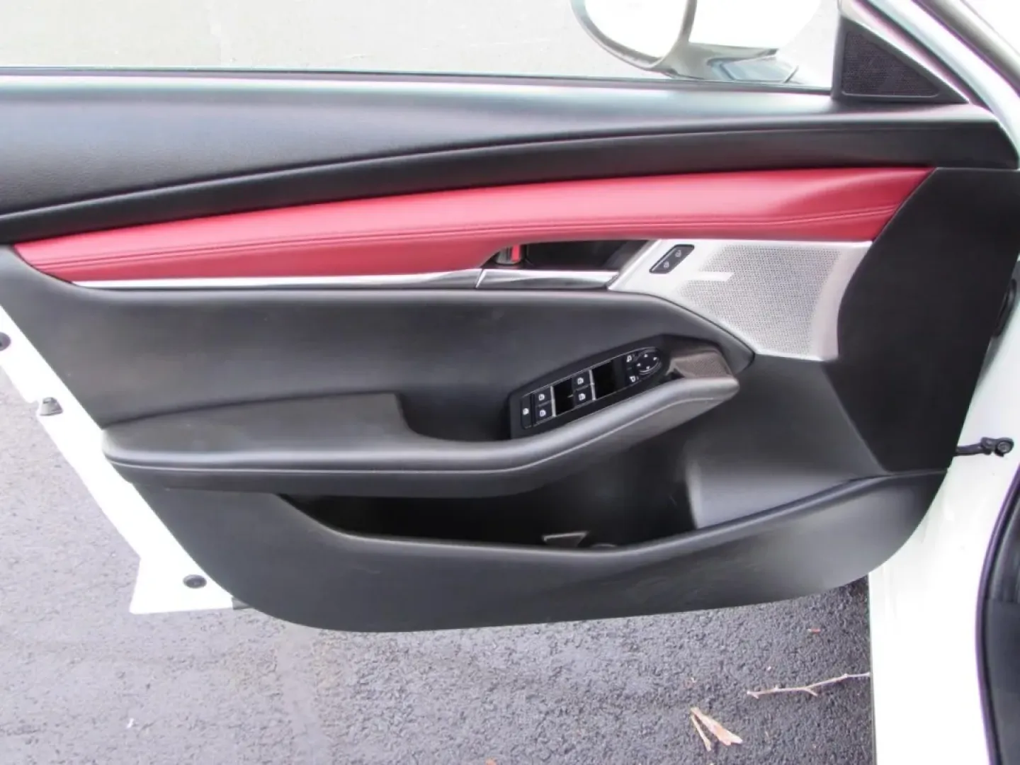 2025 /Red Mazda Mazda3 2.5 S Premium Package (JM1BPAMMXS1) with an 2.5L L4 DOHC 16V engine, 6A transmission, located at 12836 Highway 21, De Soto, MO, 63020, (636) 337-7777, 38.151867, -90.575615 - **Elevate Your Daily Commute with the 2025 Mazda3 Hatchback! Perfect for Budget-Conscious Buyers in De Soto, MO**<br /> <br /> Are you ready to transform your everyday drives into enjoyable journeys? The 2025 Mazda3 Hatchback is not just a car; it's a lifestyle upgrade, ideal for those seeking a sty - Photo#10