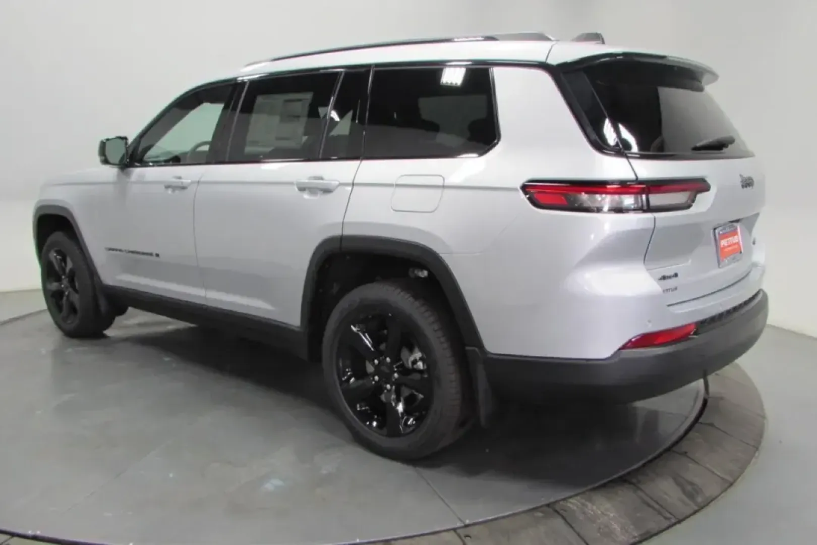 2025 /Global Black Leather Jeep Grand Cherokee Limited (1C4RJKBG9S8) with an Other engine, located at 12830 Highway 21, De Soto, MO, 63020, (636) 337-7777, 38.153099, -90.573624 - Embrace adventure and elevate your lifestyle with the stunning 2025 Jeep Grand Cherokee L Limited available at Pettus CDJR DeSoto! This impressive SUV is designed for those who seek both luxury and utility, making it the perfect choice for growing families, outdoor enthusiasts, and anyone in need of - Photo#4