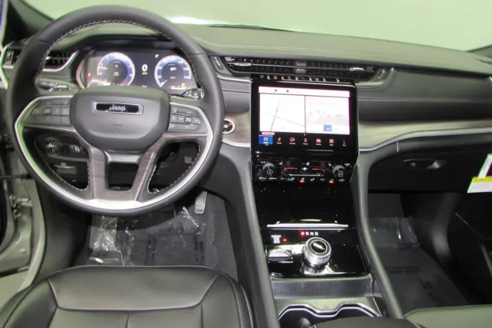 2025 /Global Black Leather Jeep Grand Cherokee Limited (1C4RJKBG9S8) with an Other engine, located at 12830 Highway 21, De Soto, MO, 63020, (636) 337-7777, 38.153099, -90.573624 - Embrace adventure and elevate your lifestyle with the stunning 2025 Jeep Grand Cherokee L Limited available at Pettus CDJR DeSoto! This impressive SUV is designed for those who seek both luxury and utility, making it the perfect choice for growing families, outdoor enthusiasts, and anyone in need of - Photo#23