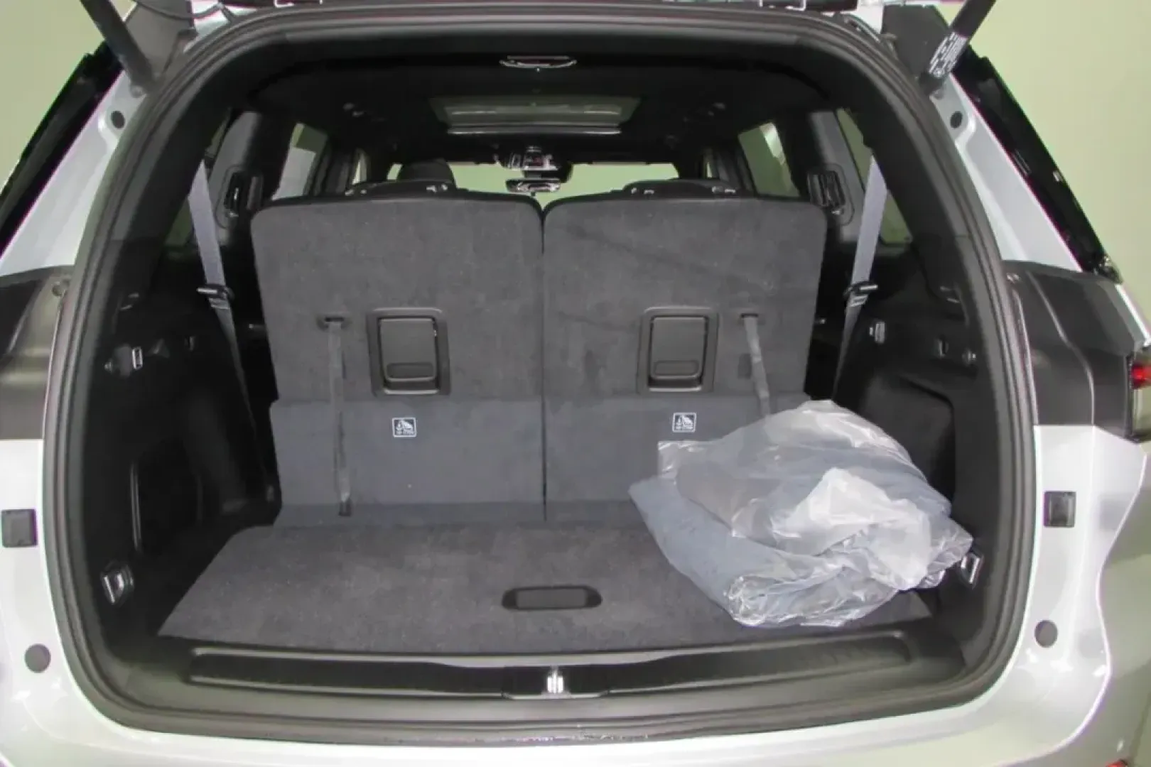 2025 /Global Black Leather Jeep Grand Cherokee Limited (1C4RJKBG9S8) with an Other engine, located at 12830 Highway 21, De Soto, MO, 63020, (636) 337-7777, 38.153099, -90.573624 - Embrace adventure and elevate your lifestyle with the stunning 2025 Jeep Grand Cherokee L Limited available at Pettus CDJR DeSoto! This impressive SUV is designed for those who seek both luxury and utility, making it the perfect choice for growing families, outdoor enthusiasts, and anyone in need of - Photo#29