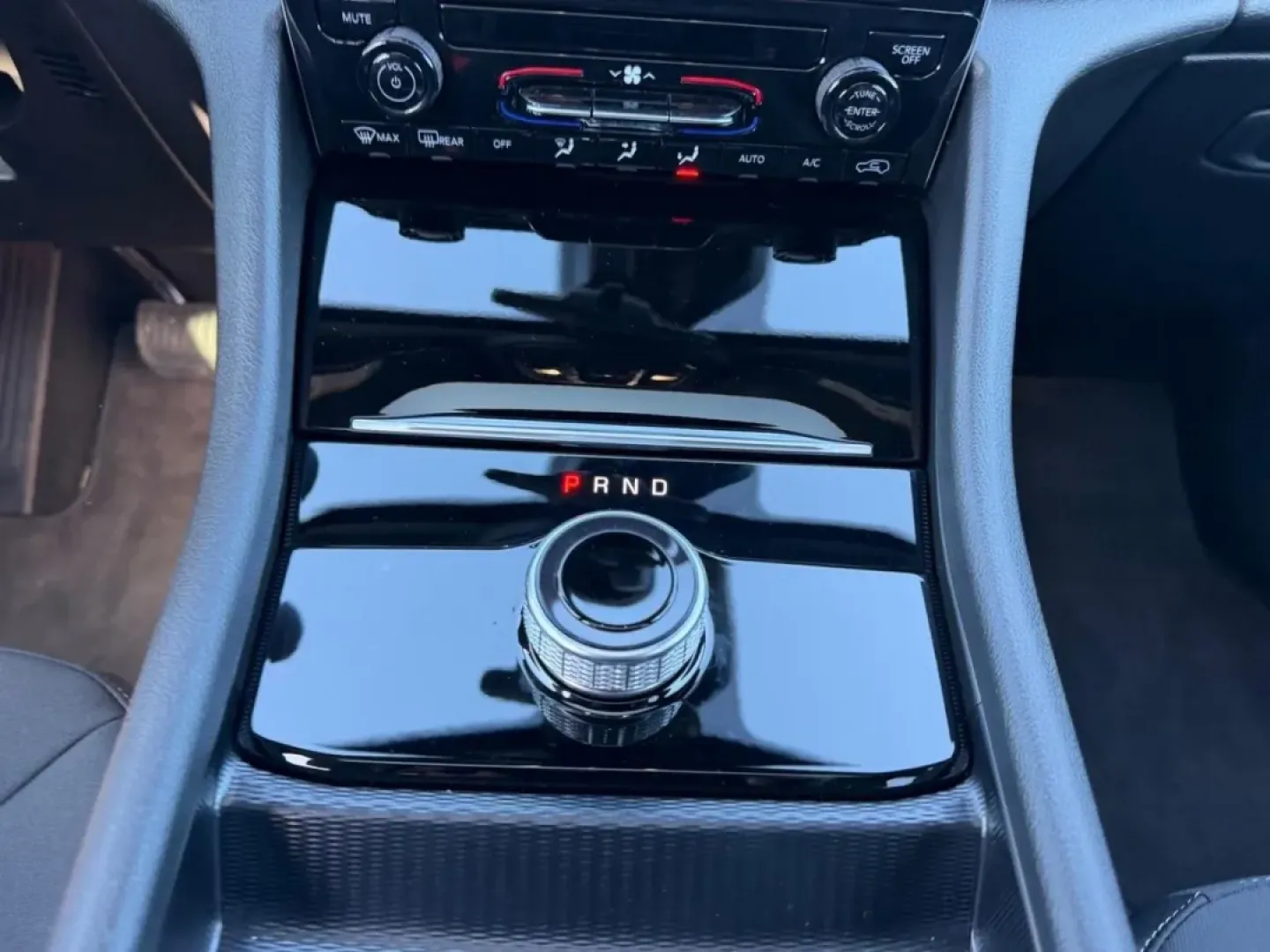 2025 /Global Black Cloth Jeep Grand Cherokee Laredo (1C4RJKAG2S8) with an 3.6L V6 24V VVT UPG I engine, Automatic transmission, located at 970 Woodlawn Dr., Farmington, MO, 63640, (573) 431-7800, 37.825642, -90.468674 - ### Embrace Adventure with the 2025 Jeep Grand Cherokee<br /> <br /> If you're seeking a vehicle that embodies versatility and adventure, look no further than the 2025 Jeep Grand Cherokee, now available at Pettus CDJR Farmington. This SUV is designed for those who crave exploration while prioritizin - Photo#18