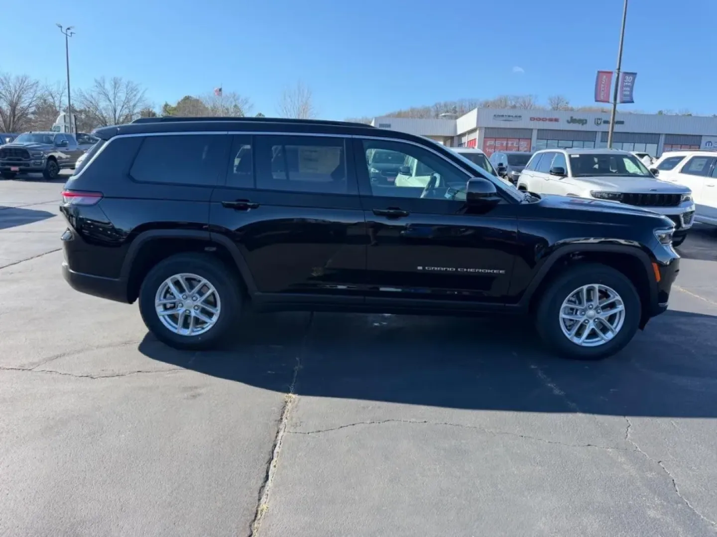 2025 /Global Black Cloth Jeep Grand Cherokee Laredo (1C4RJKAG2S8) with an 3.6L V6 24V VVT UPG I engine, Automatic transmission, located at 970 Woodlawn Dr., Farmington, MO, 63640, (573) 431-7800, 37.825642, -90.468674 - ### Embrace Adventure with the 2025 Jeep Grand Cherokee<br /> <br /> If you're seeking a vehicle that embodies versatility and adventure, look no further than the 2025 Jeep Grand Cherokee, now available at Pettus CDJR Farmington. This SUV is designed for those who crave exploration while prioritizin - Photo#1