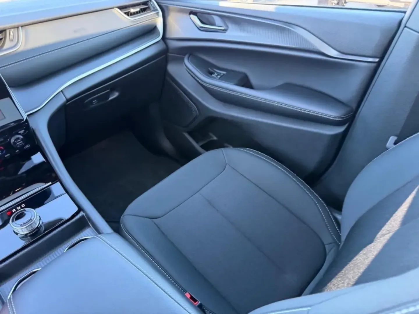 2025 /Global Black Cloth Jeep Grand Cherokee Laredo (1C4RJKAG2S8) with an 3.6L V6 24V VVT UPG I engine, Automatic transmission, located at 970 Woodlawn Dr., Farmington, MO, 63640, (573) 431-7800, 37.825642, -90.468674 - ### Embrace Adventure with the 2025 Jeep Grand Cherokee<br /> <br /> If you're seeking a vehicle that embodies versatility and adventure, look no further than the 2025 Jeep Grand Cherokee, now available at Pettus CDJR Farmington. This SUV is designed for those who crave exploration while prioritizin - Photo#19