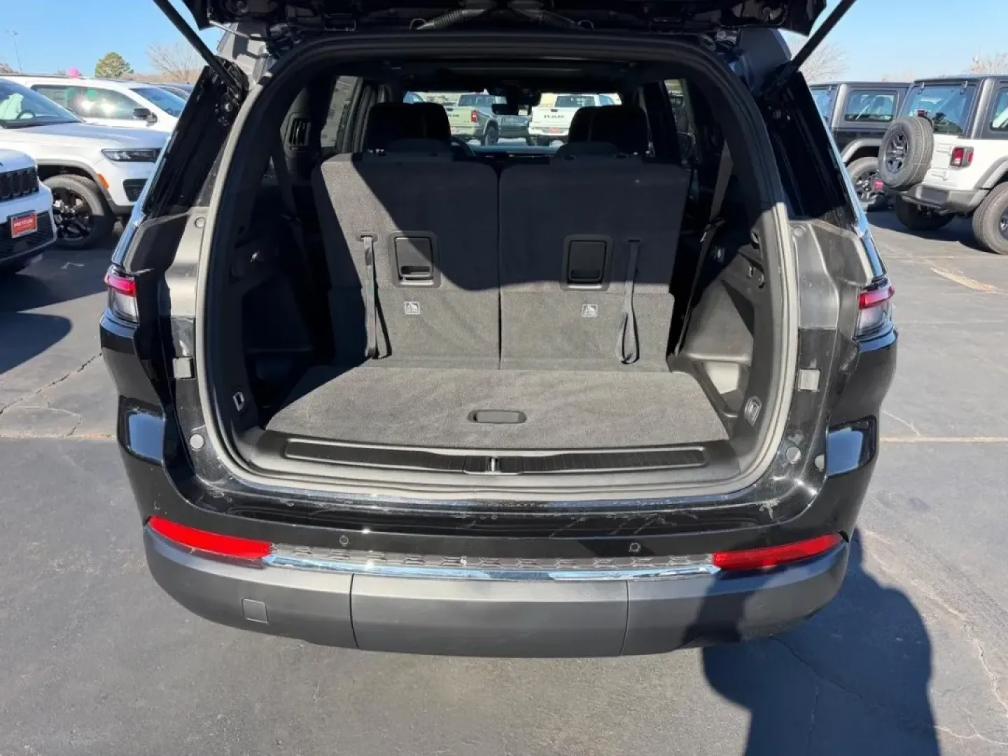 2025 /Global Black Cloth Jeep Grand Cherokee Laredo (1C4RJKAG2S8) with an 3.6L V6 24V VVT UPG I engine, Automatic transmission, located at 970 Woodlawn Dr., Farmington, MO, 63640, (573) 431-7800, 37.825642, -90.468674 - ### Embrace Adventure with the 2025 Jeep Grand Cherokee<br /> <br /> If you're seeking a vehicle that embodies versatility and adventure, look no further than the 2025 Jeep Grand Cherokee, now available at Pettus CDJR Farmington. This SUV is designed for those who crave exploration while prioritizin - Photo#4