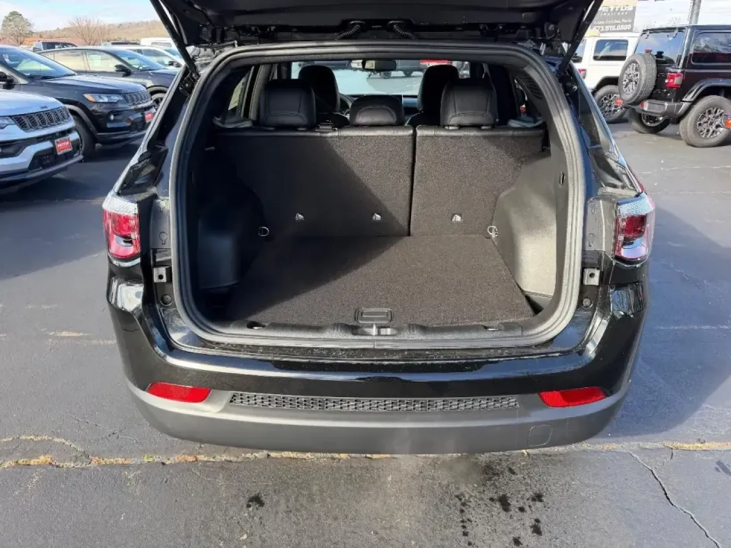 2026 /Black Leather Trimmed Jeep Compass Latitude (3C4NJDBN1TT) with an 2.0L engine, located at 970 Woodlawn Dr., Farmington, MO, 63640, (573) 431-7800, 37.825642, -90.468674 - **Explore the Open Road in the 2026 Jeep Compass: Your Next Adventure Awaits!**<br /> <br /> Looking for a versatile vehicle that can handle both your daily commute and weekend excursions? Look no further than the striking 2026 Jeep Compass, now available at Pettus CDJR Farmington. This exceptional - Photo#5
