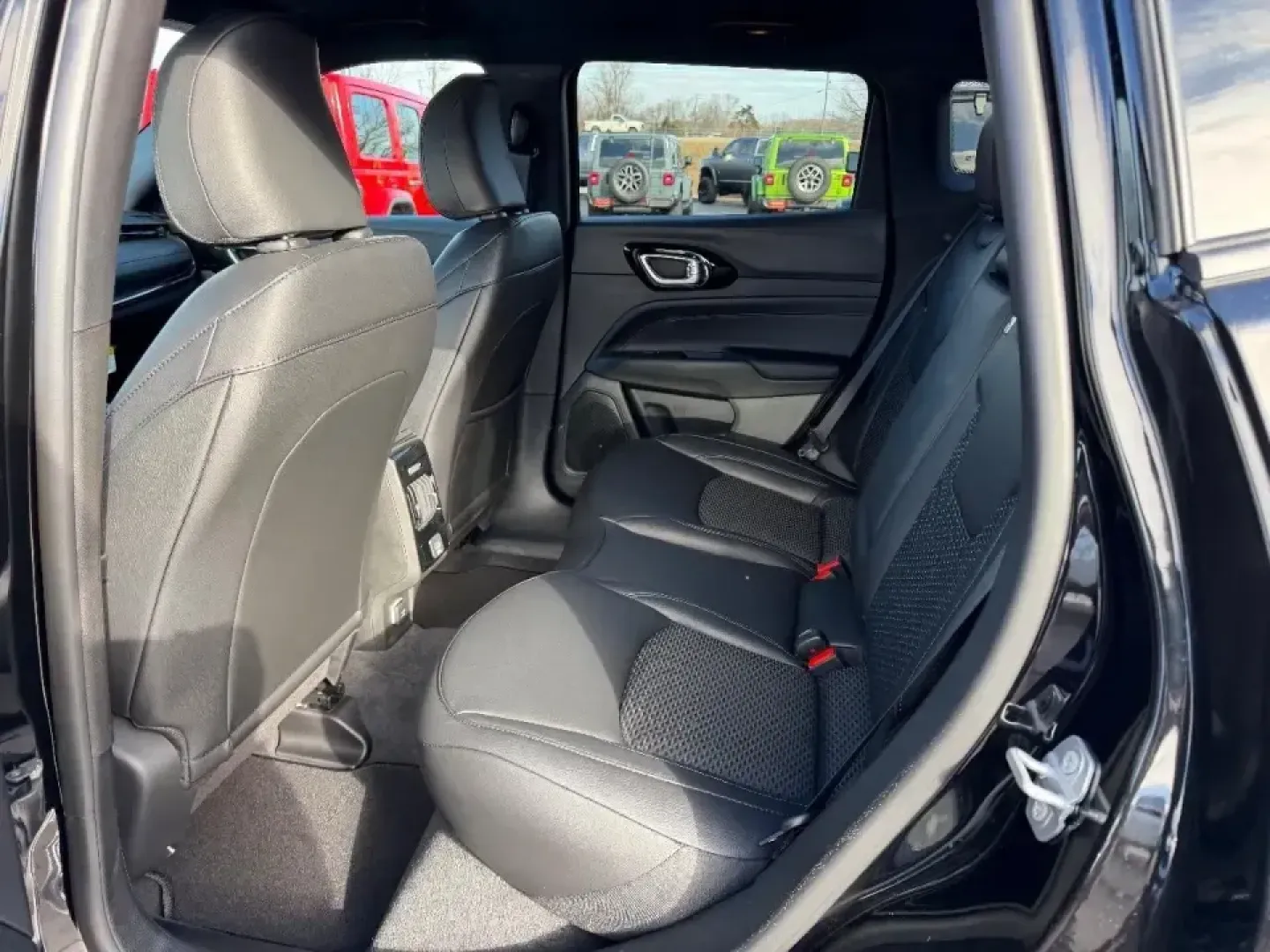 2026 /Black Leather Trimmed Jeep Compass Latitude (3C4NJDBN1TT) with an 2.0L engine, located at 970 Woodlawn Dr., Farmington, MO, 63640, (573) 431-7800, 37.825642, -90.468674 - **Explore the Open Road in the 2026 Jeep Compass: Your Next Adventure Awaits!**<br /> <br /> Looking for a versatile vehicle that can handle both your daily commute and weekend excursions? Look no further than the striking 2026 Jeep Compass, now available at Pettus CDJR Farmington. This exceptional - Photo#10