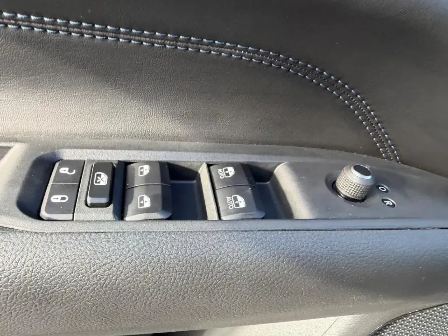 2026 /Black Leather Trimmed Jeep Compass Latitude (3C4NJDBN1TT) with an 2.0L engine, located at 970 Woodlawn Dr., Farmington, MO, 63640, (573) 431-7800, 37.825642, -90.468674 - **Explore the Open Road in the 2026 Jeep Compass: Your Next Adventure Awaits!**<br /> <br /> Looking for a versatile vehicle that can handle both your daily commute and weekend excursions? Look no further than the striking 2026 Jeep Compass, now available at Pettus CDJR Farmington. This exceptional - Photo#19