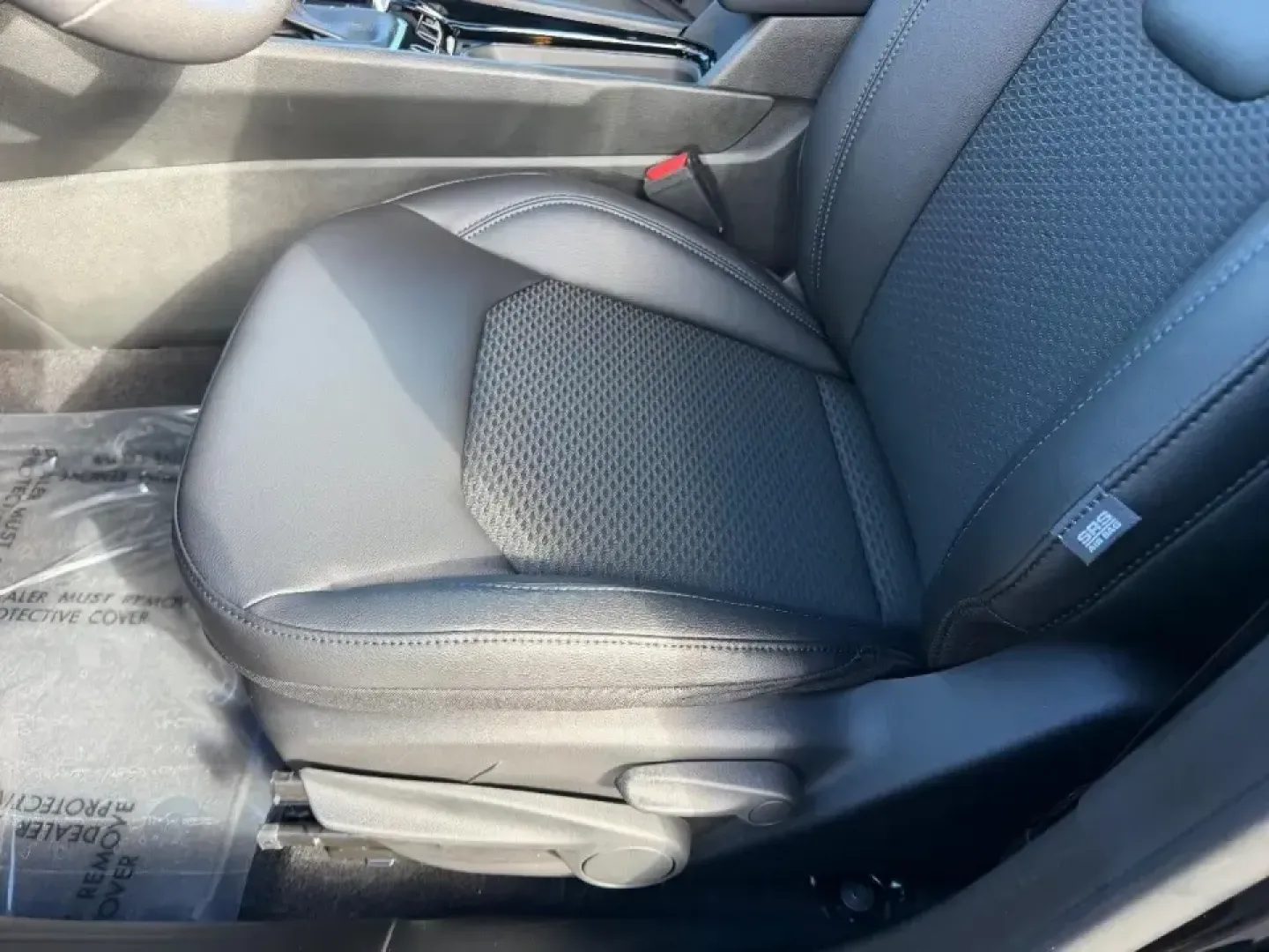 2026 /Black Leather Trimmed Jeep Compass Latitude (3C4NJDBN1TT) with an 2.0L engine, located at 970 Woodlawn Dr., Farmington, MO, 63640, (573) 431-7800, 37.825642, -90.468674 - **Explore the Open Road in the 2026 Jeep Compass: Your Next Adventure Awaits!**<br /> <br /> Looking for a versatile vehicle that can handle both your daily commute and weekend excursions? Look no further than the striking 2026 Jeep Compass, now available at Pettus CDJR Farmington. This exceptional - Photo#20